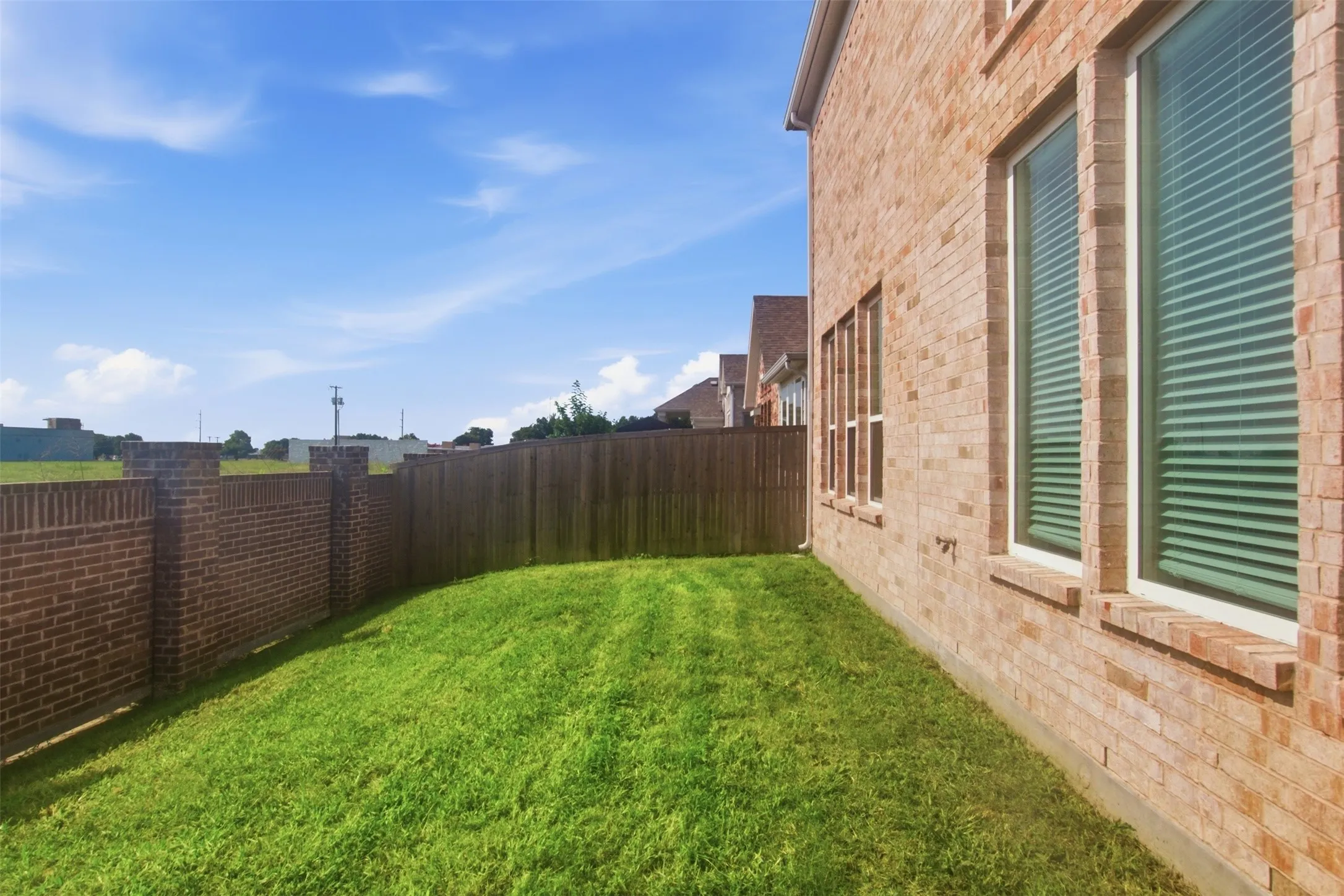 Single Family Residence For Sale in Dallas County , 318 Gleneagles Drive, Garland, Texas 75040, 5 Bedroom, 4 Bathroom, 2 Garage spaces, 3,270 Sqft, built in 2021, mls#21310521, Real Estate Agent in Garland, Homes For Sale in Dallas county, Homes For Sale in Garland, Realtor in Garland Texas, Real Estate Brokerage Independent Realty Texas, Luminita Cordes Realtor