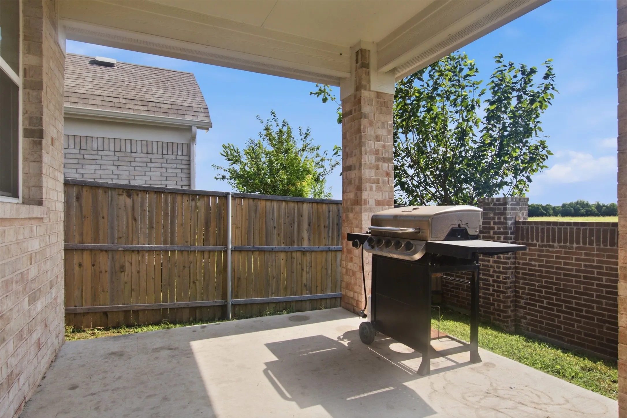 Single Family Residence For Sale in Dallas County , 318 Gleneagles Drive, Garland, Texas 75040, 5 Bedroom, 4 Bathroom, 2 Garage spaces, 3,270 Sqft, built in 2021, mls#21310521, Real Estate Agent in Garland, Homes For Sale in Dallas county, Homes For Sale in Garland, Realtor in Garland Texas, Real Estate Brokerage Independent Realty Texas, Luminita Cordes Realtor