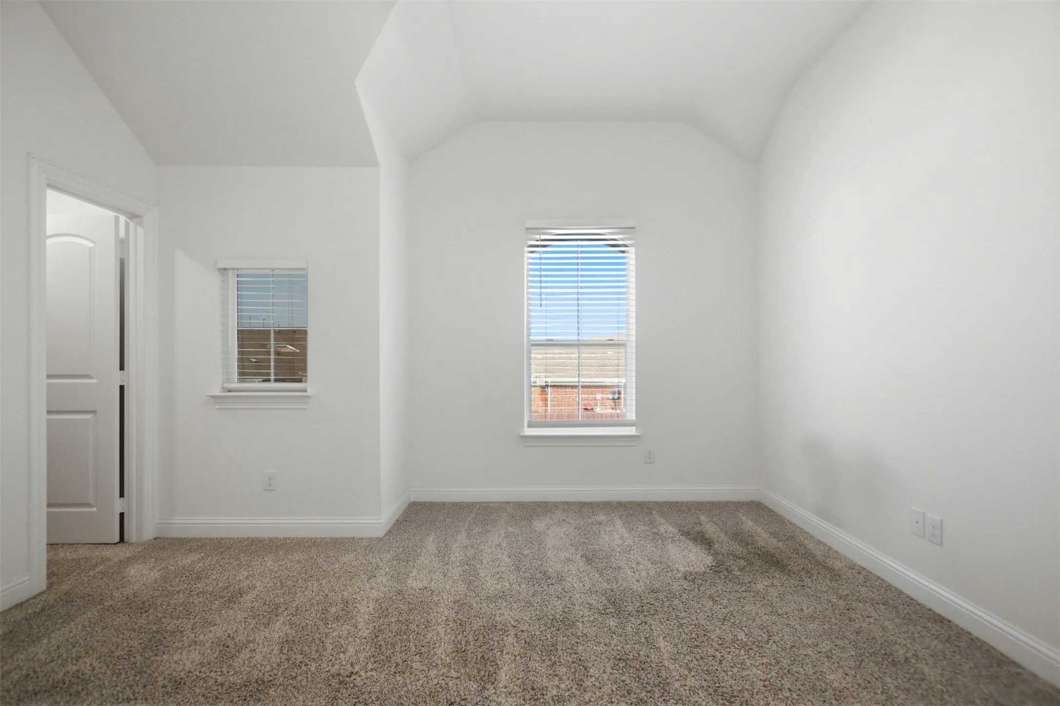 Single Family Residence For Sale in Dallas County , 318 Gleneagles Drive, Garland, Texas 75040, 5 Bedroom, 4 Bathroom, 2 Garage spaces, 3,270 Sqft, built in 2021, mls#21310521, Real Estate Agent in Garland, Homes For Sale in Dallas county, Homes For Sale in Garland, Realtor in Garland Texas, Real Estate Brokerage Independent Realty Texas, Luminita Cordes Realtor