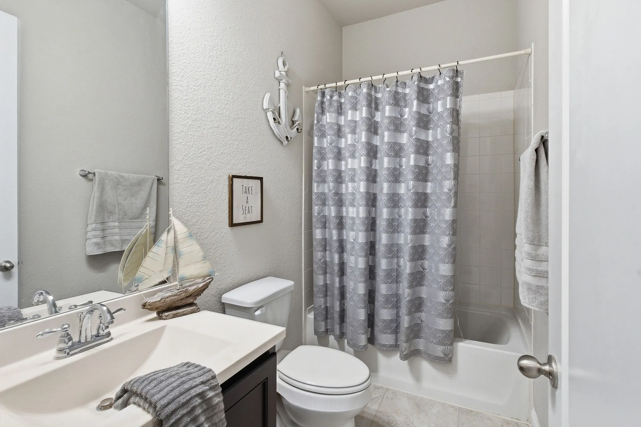Single Family Residence For Sale in Collin County , 2111 Laurel Street, Melissa, Texas 75454, 4 Bedroom, 3 Bathroom, 2 Garage spaces, 2,729 Sqft, built in 2018, mls#21309711, Real Estate Agent in Melissa, Homes For Sale in Collin county, Homes For Sale in Melissa, Realtor in Melissa Texas, Real Estate Brokerage Independent Realty Texas, Luminita Cordes Realtor