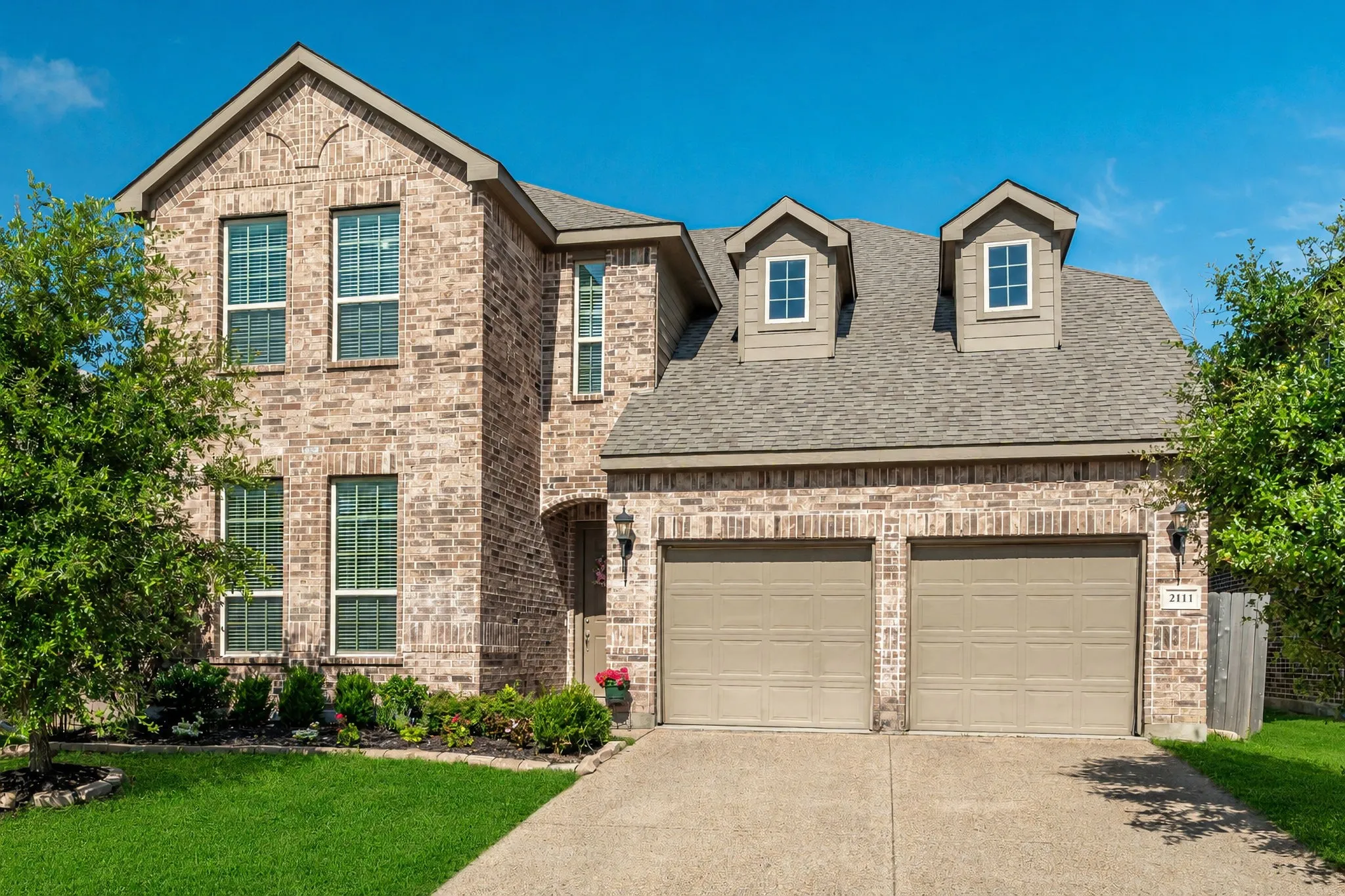 Single Family Residence For Sale in Collin County , 2111 Laurel Street, Melissa, Texas 75454, 4 Bedroom, 3 Bathroom, 2 Garage spaces, 2,729 Sqft, built in 2018, mls#21309711, Real Estate Agent in Melissa, Homes For Sale in Collin county, Homes For Sale in Melissa, Realtor in Melissa Texas, Real Estate Brokerage Independent Realty Texas, Luminita Cordes Realtor