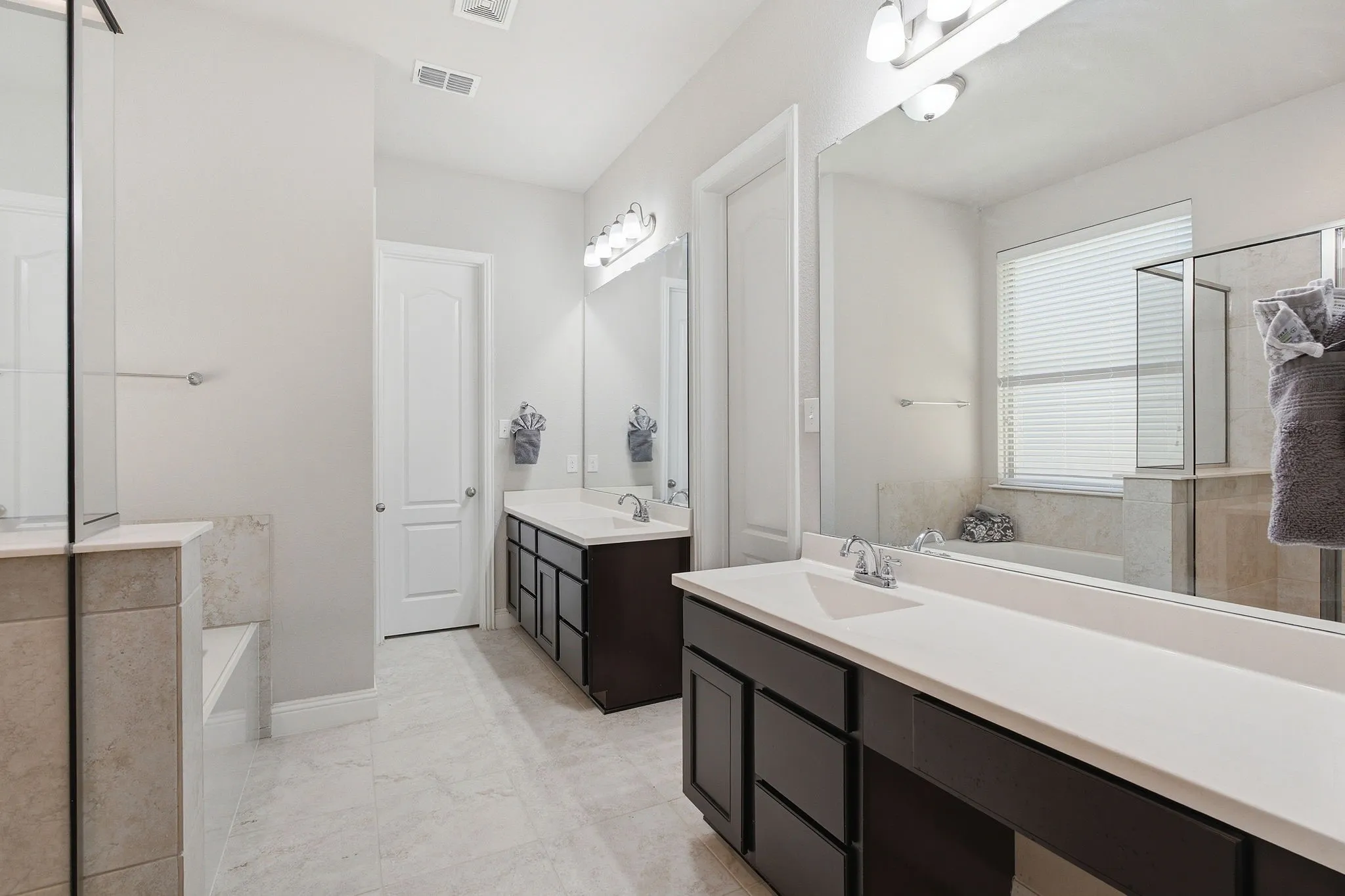 Single Family Residence For Sale in Collin County , 2111 Laurel Street, Melissa, Texas 75454, 4 Bedroom, 3 Bathroom, 2 Garage spaces, 2,729 Sqft, built in 2018, mls#21309711, Real Estate Agent in Melissa, Homes For Sale in Collin county, Homes For Sale in Melissa, Realtor in Melissa Texas, Real Estate Brokerage Independent Realty Texas, Luminita Cordes Realtor