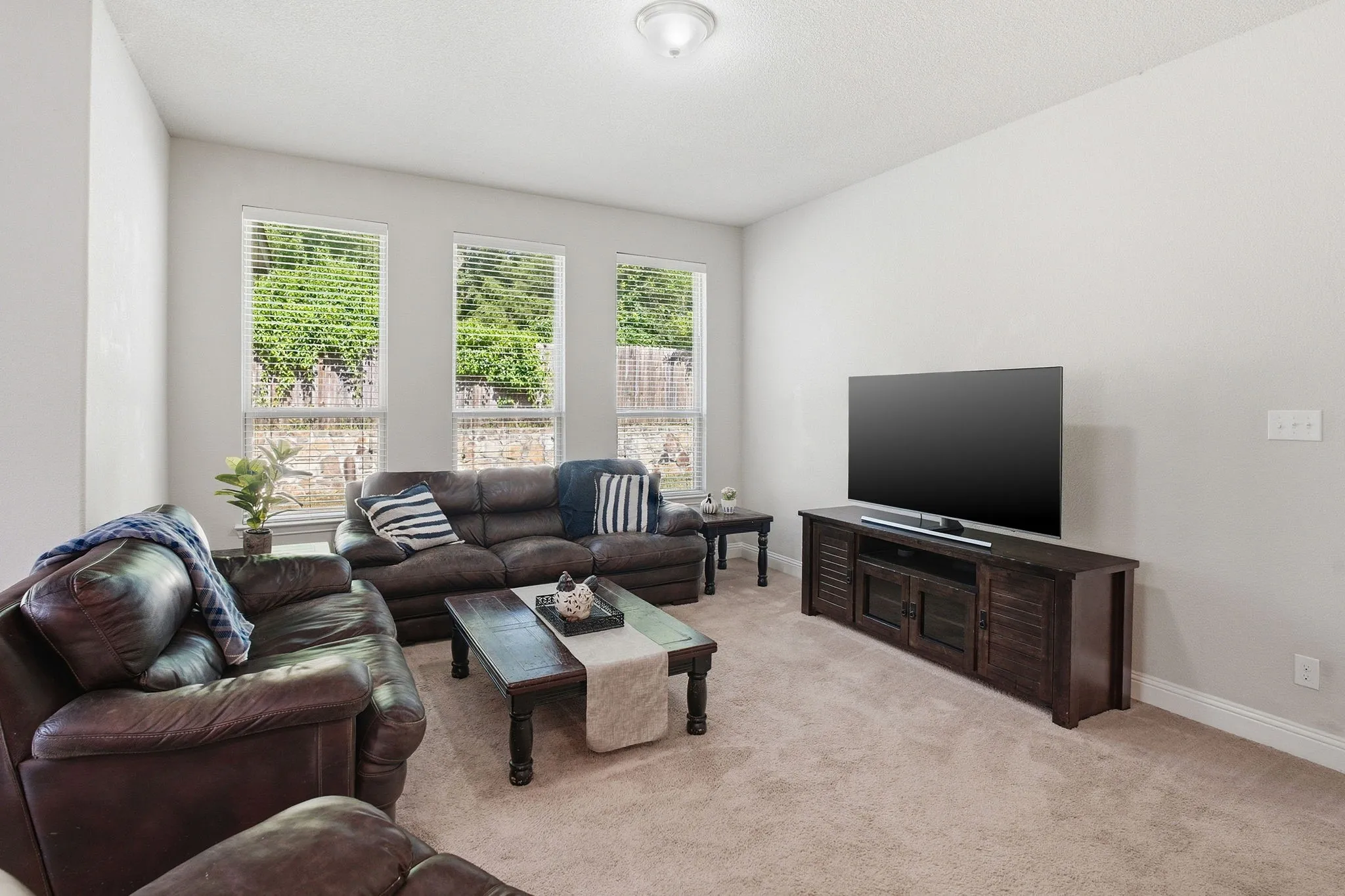 Single Family Residence For Sale in Collin County , 2111 Laurel Street, Melissa, Texas 75454, 4 Bedroom, 3 Bathroom, 2 Garage spaces, 2,729 Sqft, built in 2018, mls#21309711, Real Estate Agent in Melissa, Homes For Sale in Collin county, Homes For Sale in Melissa, Realtor in Melissa Texas, Real Estate Brokerage Independent Realty Texas, Luminita Cordes Realtor