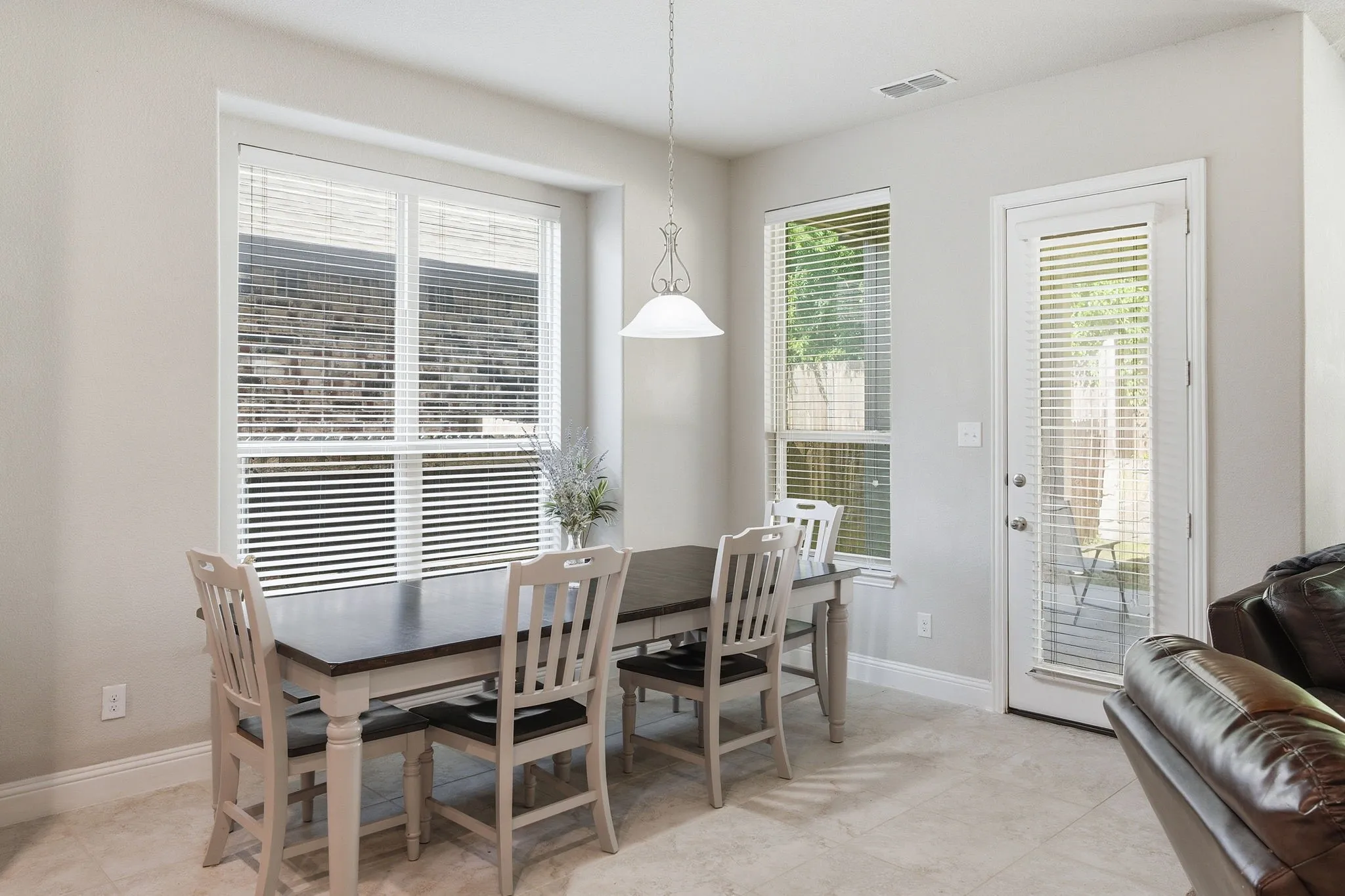 Single Family Residence For Sale in Collin County , 2111 Laurel Street, Melissa, Texas 75454, 4 Bedroom, 3 Bathroom, 2 Garage spaces, 2,729 Sqft, built in 2018, mls#21309711, Real Estate Agent in Melissa, Homes For Sale in Collin county, Homes For Sale in Melissa, Realtor in Melissa Texas, Real Estate Brokerage Independent Realty Texas, Luminita Cordes Realtor