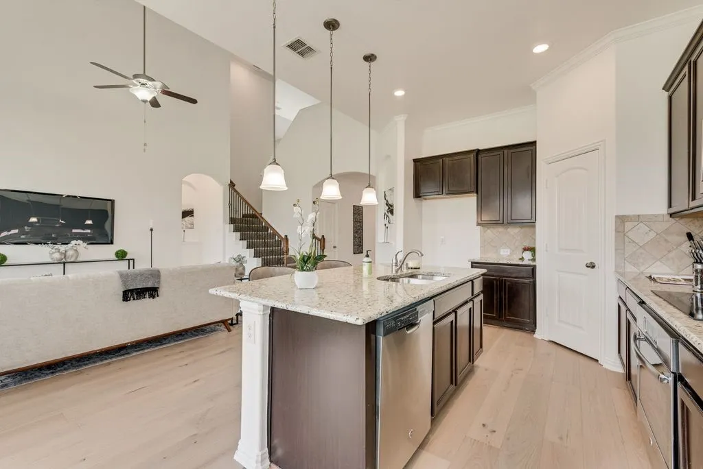Single Family Residence For Sale in Denton County , 4720 River Edge Place, Frisco, Texas 75036, 4 Bedroom, 5 Bathroom, 2 Garage spaces, 3,575 Sqft, built in 2017, mls#21312571, Real Estate Agent in Frisco, Homes For Sale in Denton county, Homes For Sale in Frisco, Realtor in Frisco Texas, Real Estate Brokerage Independent Realty Texas, Luminita Cordes Realtor