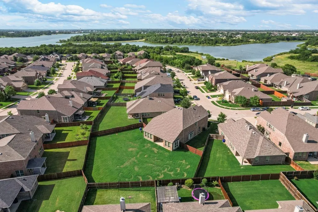 Single Family Residence For Sale in Denton County , 4720 River Edge Place, Frisco, Texas 75036, 4 Bedroom, 5 Bathroom, 2 Garage spaces, 3,575 Sqft, built in 2017, mls#21312571, Real Estate Agent in Frisco, Homes For Sale in Denton county, Homes For Sale in Frisco, Realtor in Frisco Texas, Real Estate Brokerage Independent Realty Texas, Luminita Cordes Realtor