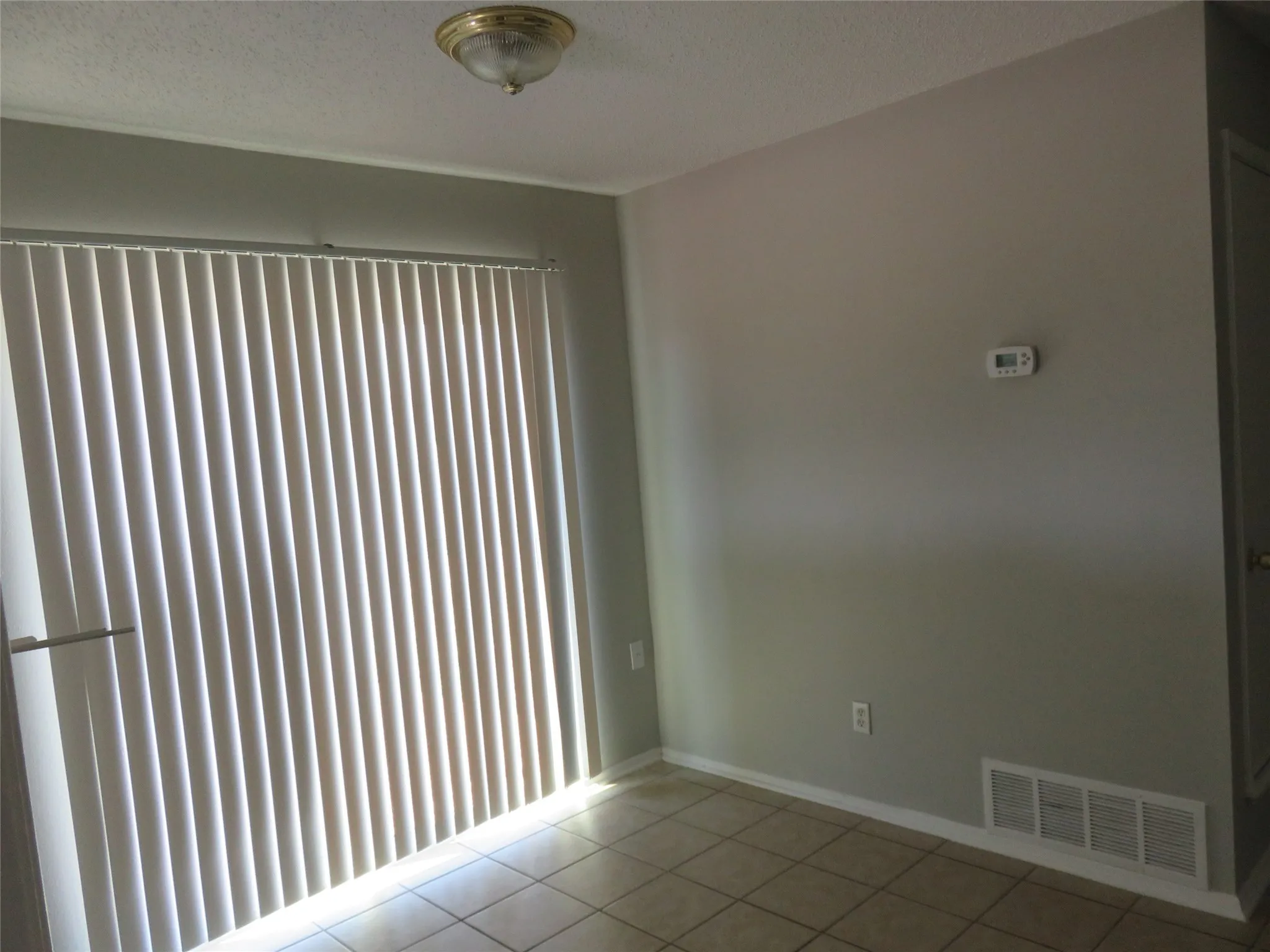 Duplex For Rent in Dallas County , 3901 William Street, Sachse, Texas 75048, 2 Bedroom, 1 Bathroom, 1 Garage spaces, 922 Sqft, built in 1983, Price $1,400, mls#21312156, Real Estate Agent in Sachse, Homes For Rent in Dallas county, Homes For Rent in Sachse, Realtor in Sachse Texas, Real Estate Brokerage Independent Realty Texas, Luminita Cordes Realtor