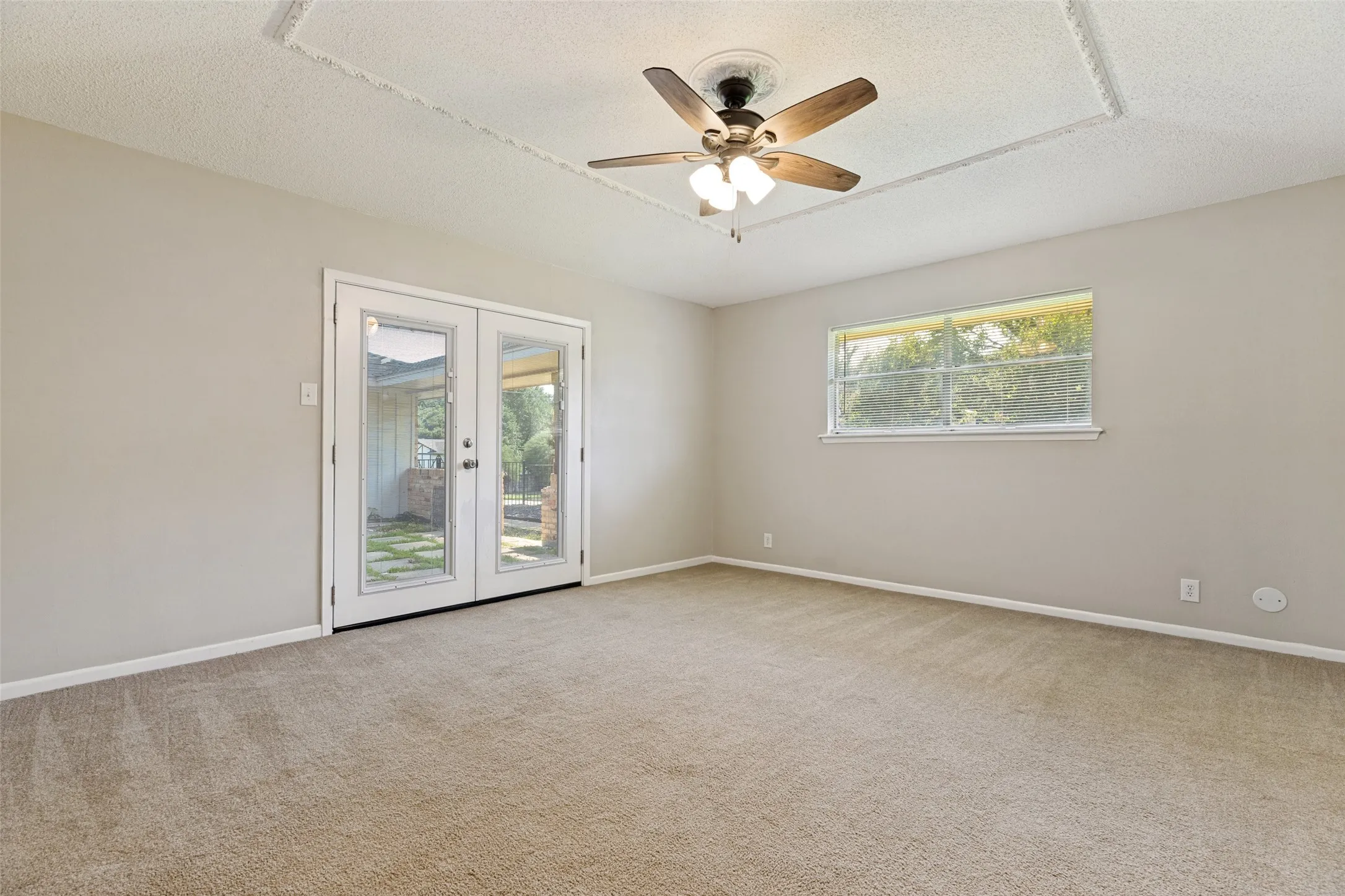 Single Family Residence For Sale in Grayson County , 2500 Brookhaven Drive, Denison, Texas 75020, 4 Bedroom, 3 Bathroom, 2 Garage spaces, 2,656 Sqft, built in 1972, mls#21312580, Real Estate Agent in Denison, Homes For Sale in Grayson county, Homes For Sale in Denison, Realtor in Denison Texas, Real Estate Brokerage Independent Realty Texas, Luminita Cordes Realtor