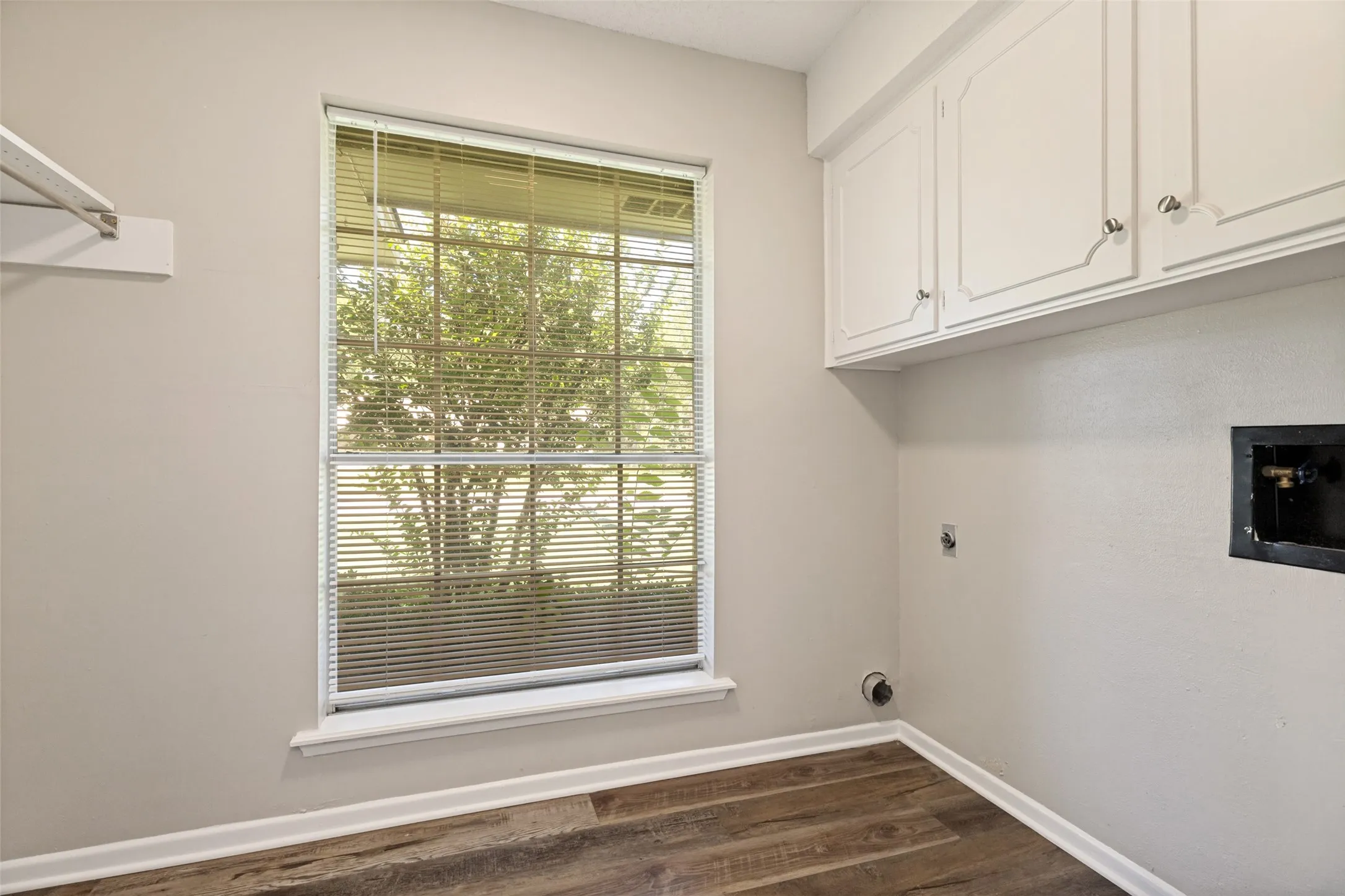 Single Family Residence For Sale in Grayson County , 2500 Brookhaven Drive, Denison, Texas 75020, 4 Bedroom, 3 Bathroom, 2 Garage spaces, 2,656 Sqft, built in 1972, mls#21312580, Real Estate Agent in Denison, Homes For Sale in Grayson county, Homes For Sale in Denison, Realtor in Denison Texas, Real Estate Brokerage Independent Realty Texas, Luminita Cordes Realtor