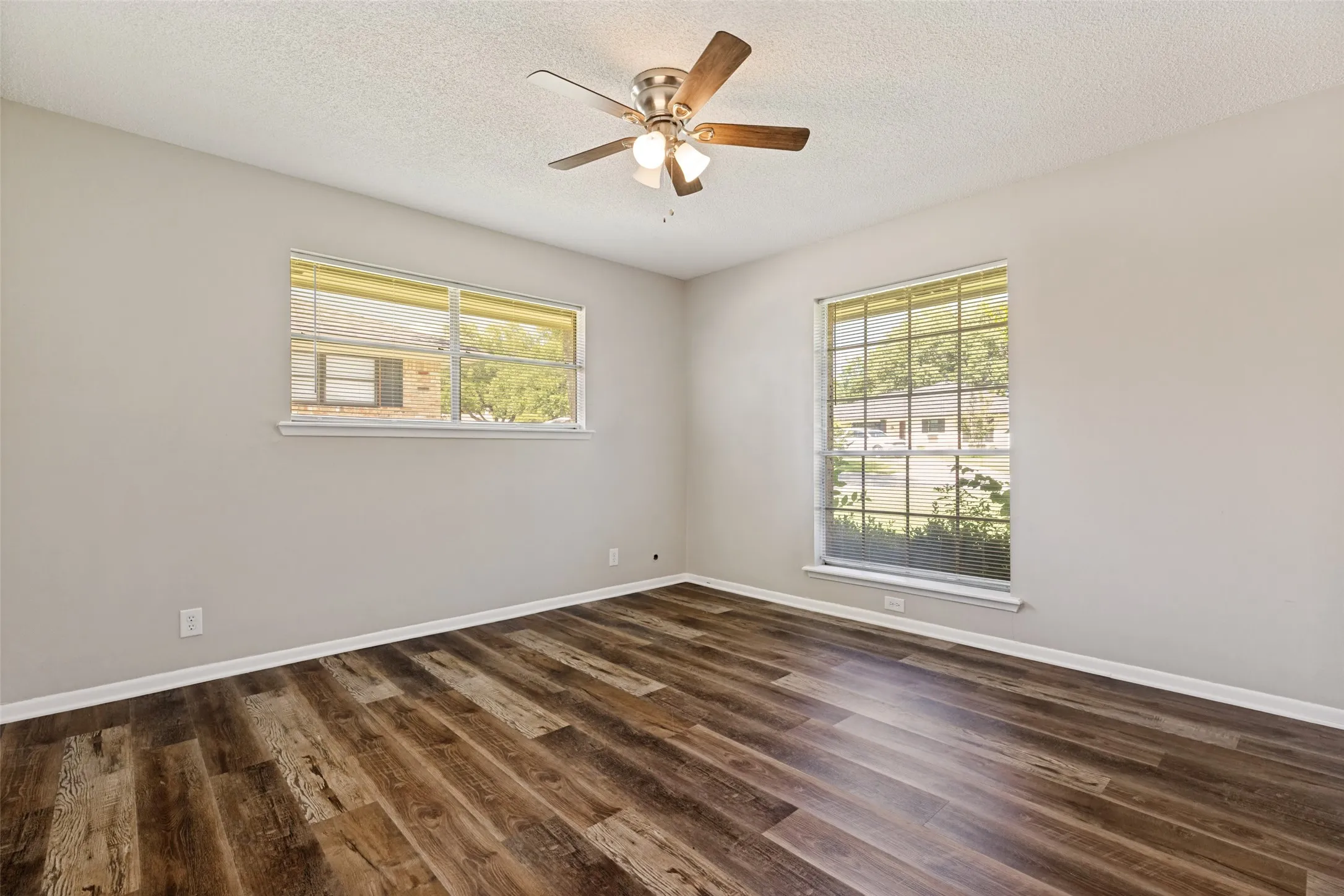 Single Family Residence For Sale in Grayson County , 2500 Brookhaven Drive, Denison, Texas 75020, 4 Bedroom, 3 Bathroom, 2 Garage spaces, 2,656 Sqft, built in 1972, mls#21312580, Real Estate Agent in Denison, Homes For Sale in Grayson county, Homes For Sale in Denison, Realtor in Denison Texas, Real Estate Brokerage Independent Realty Texas, Luminita Cordes Realtor
