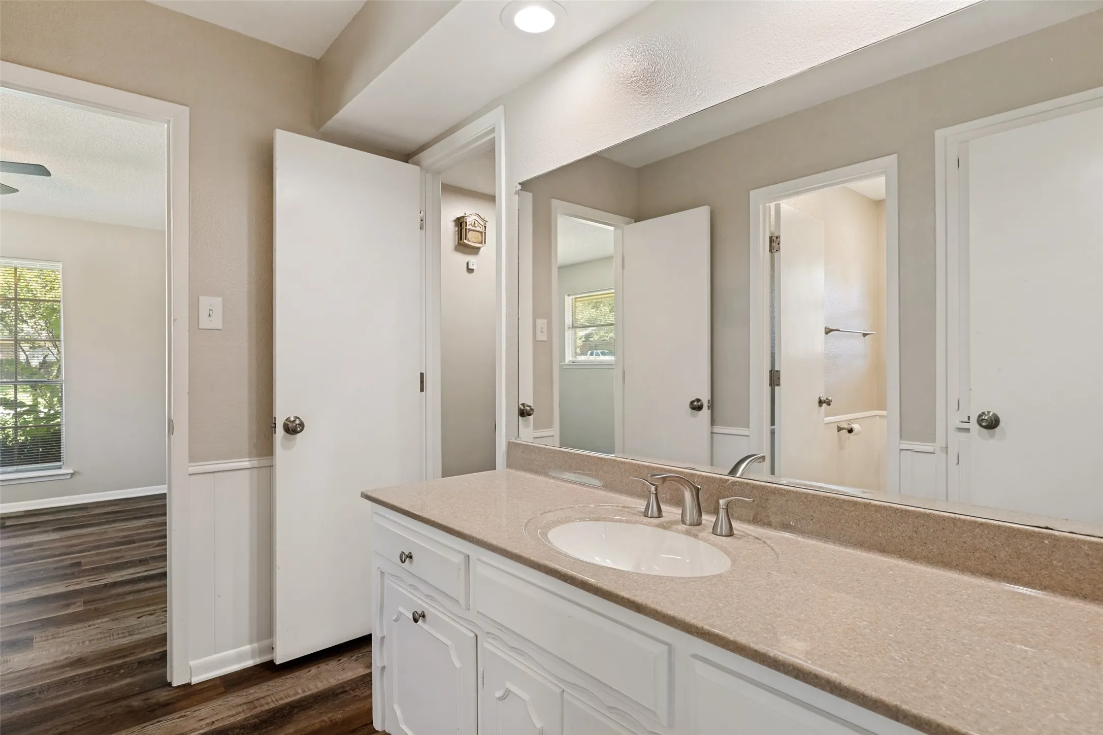 Single Family Residence For Sale in Grayson County , 2500 Brookhaven Drive, Denison, Texas 75020, 4 Bedroom, 3 Bathroom, 2 Garage spaces, 2,656 Sqft, built in 1972, mls#21312580, Real Estate Agent in Denison, Homes For Sale in Grayson county, Homes For Sale in Denison, Realtor in Denison Texas, Real Estate Brokerage Independent Realty Texas, Luminita Cordes Realtor