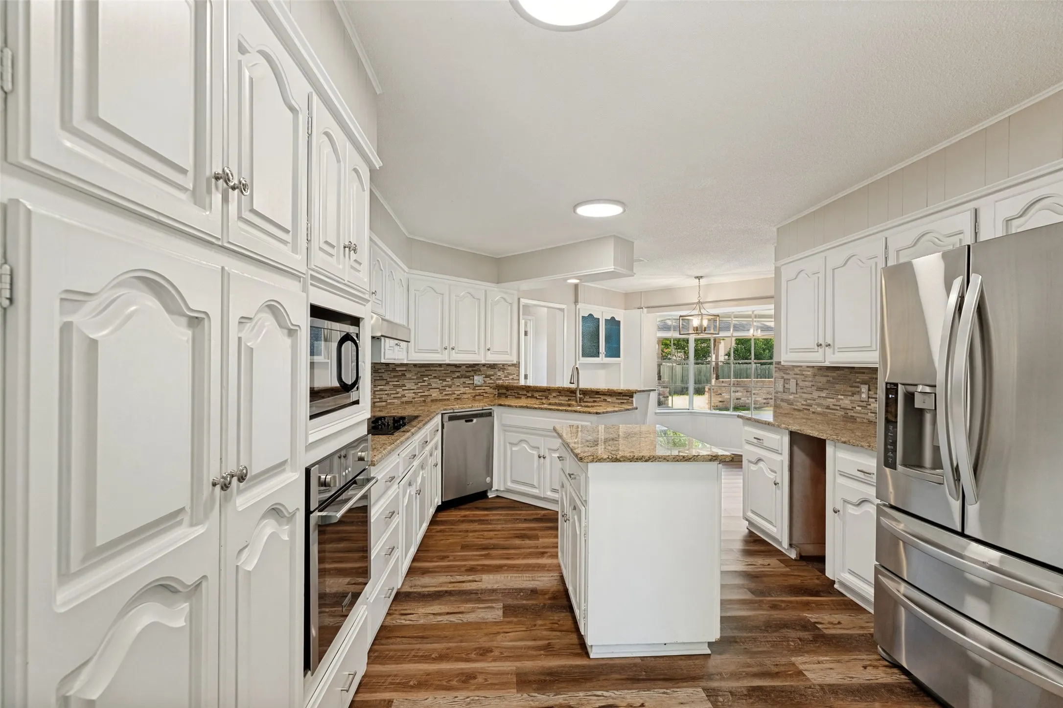 Single Family Residence For Sale in Grayson County , 2500 Brookhaven Drive, Denison, Texas 75020, 4 Bedroom, 3 Bathroom, 2 Garage spaces, 2,656 Sqft, built in 1972, mls#21312580, Real Estate Agent in Denison, Homes For Sale in Grayson county, Homes For Sale in Denison, Realtor in Denison Texas, Real Estate Brokerage Independent Realty Texas, Luminita Cordes Realtor