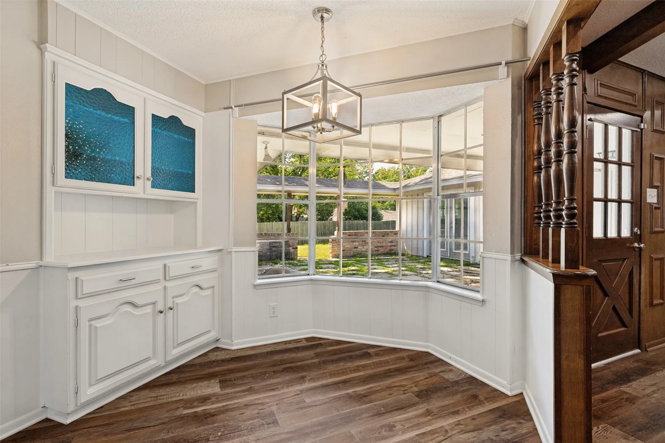 Single Family Residence For Sale in Grayson County , 2500 Brookhaven Drive, Denison, Texas 75020, 4 Bedroom, 3 Bathroom, 2 Garage spaces, 2,656 Sqft, built in 1972, mls#21312580, Real Estate Agent in Denison, Homes For Sale in Grayson county, Homes For Sale in Denison, Realtor in Denison Texas, Real Estate Brokerage Independent Realty Texas, Luminita Cordes Realtor