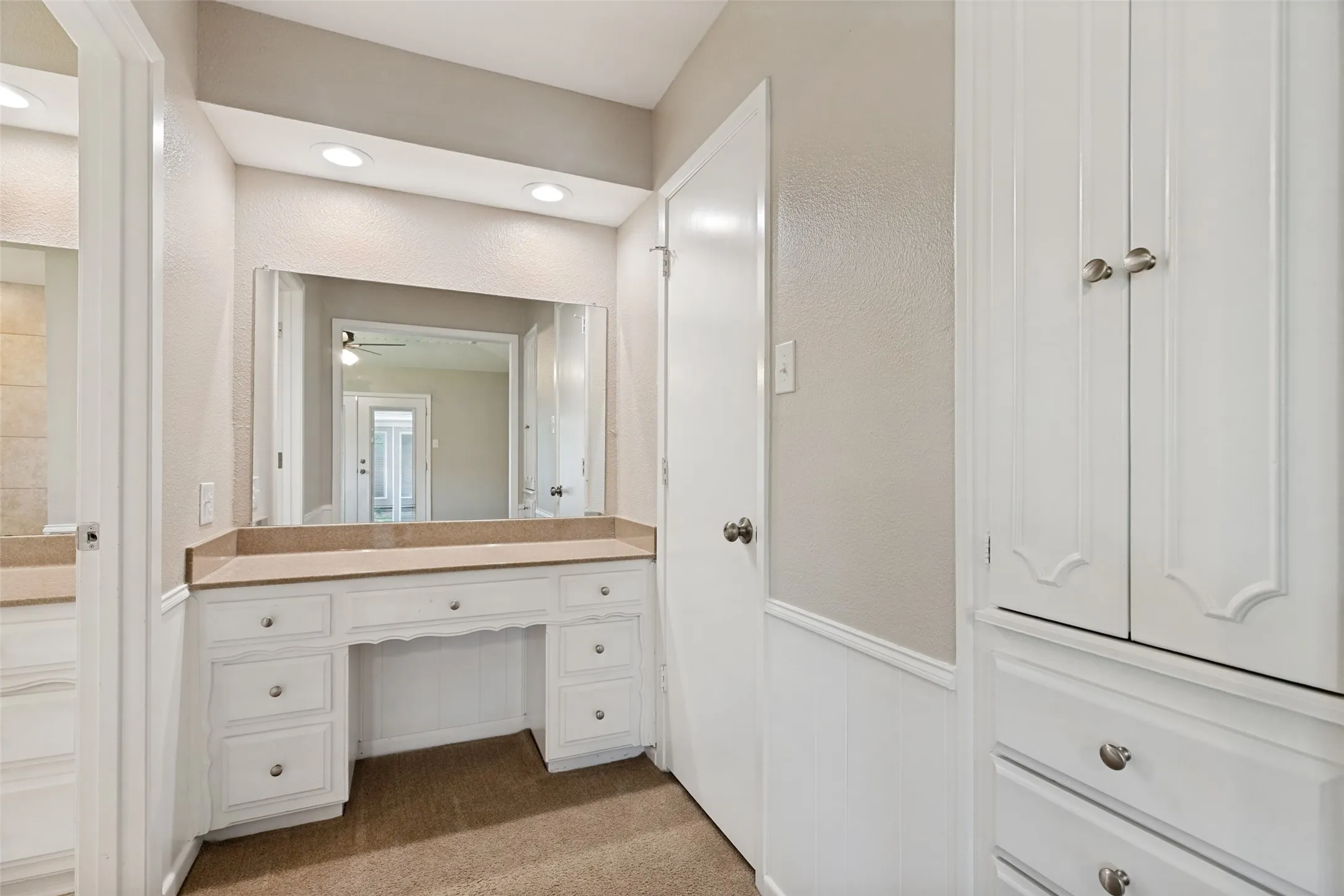 Single Family Residence For Sale in Grayson County , 2500 Brookhaven Drive, Denison, Texas 75020, 4 Bedroom, 3 Bathroom, 2 Garage spaces, 2,656 Sqft, built in 1972, mls#21312580, Real Estate Agent in Denison, Homes For Sale in Grayson county, Homes For Sale in Denison, Realtor in Denison Texas, Real Estate Brokerage Independent Realty Texas, Luminita Cordes Realtor