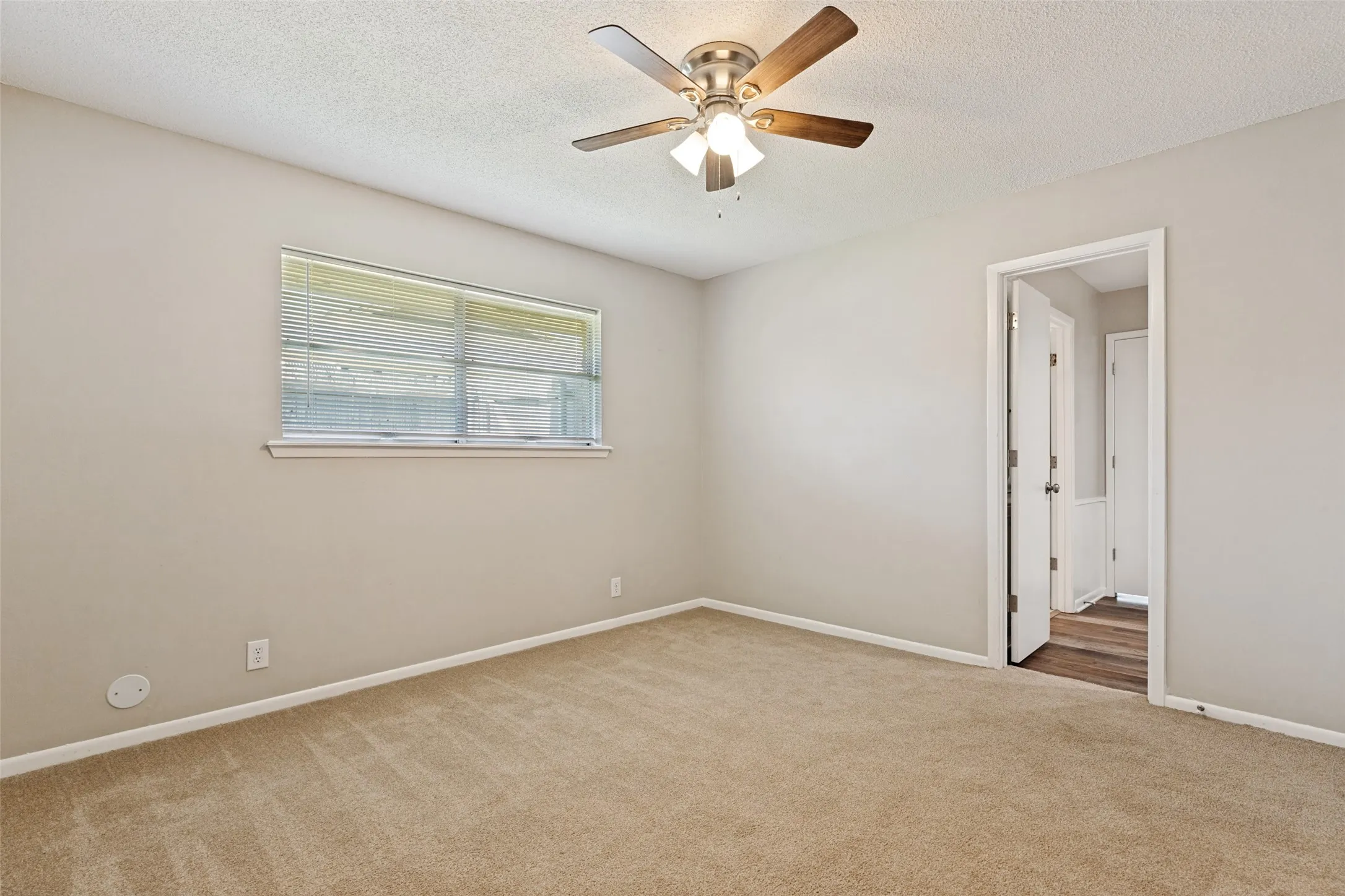 Single Family Residence For Sale in Grayson County , 2500 Brookhaven Drive, Denison, Texas 75020, 4 Bedroom, 3 Bathroom, 2 Garage spaces, 2,656 Sqft, built in 1972, mls#21312580, Real Estate Agent in Denison, Homes For Sale in Grayson county, Homes For Sale in Denison, Realtor in Denison Texas, Real Estate Brokerage Independent Realty Texas, Luminita Cordes Realtor