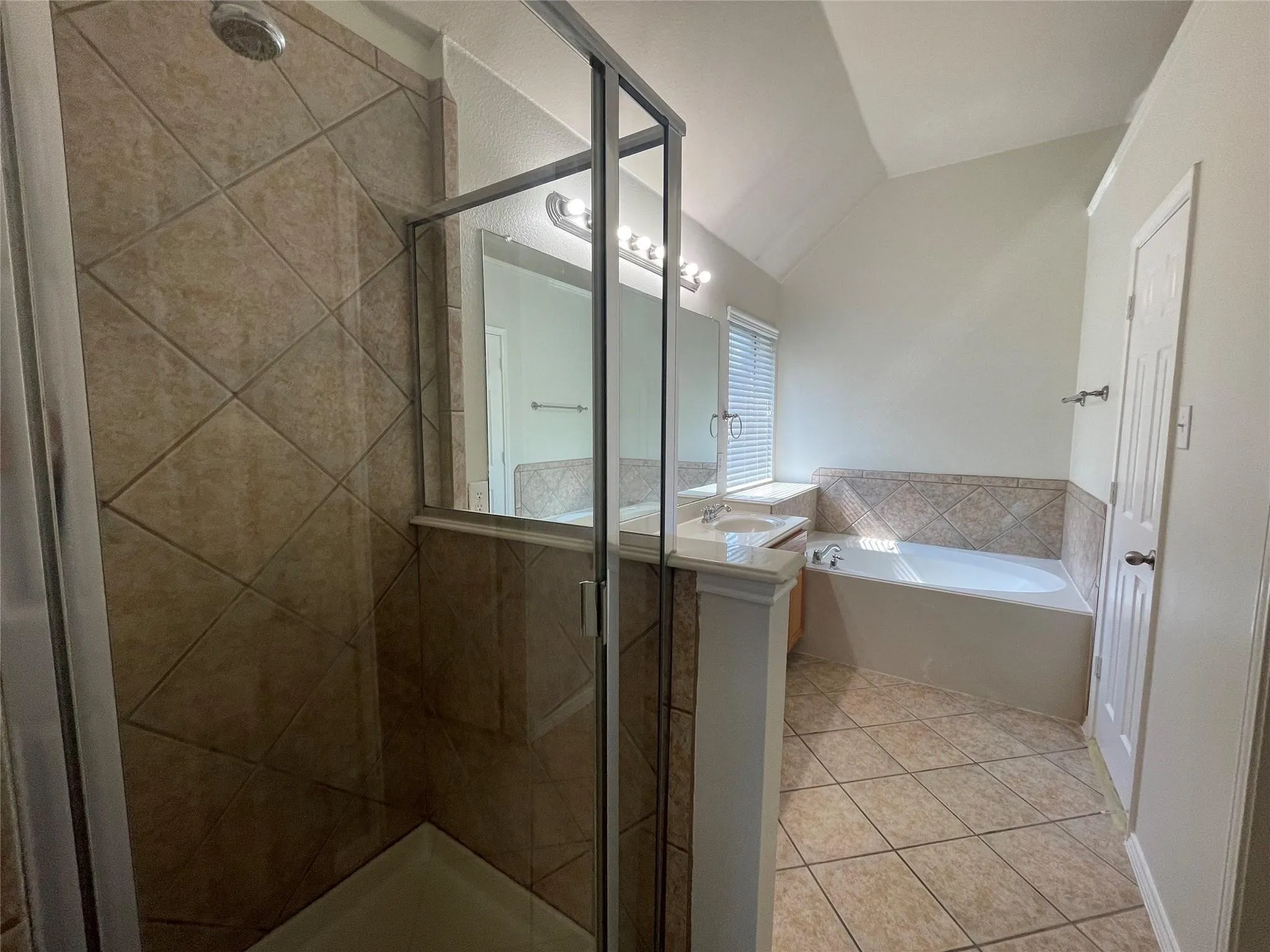 Single Family Residence For Rent in Collin County , 11920 Brownwood Drive, Frisco, Texas 75035, 3 Bedroom, 2 Bathroom, 2 Garage spaces, 1,895 Sqft, built in 2006, mls#21310064, Real Estate Agent in Frisco, Homes For Rent in Collin county, Homes For Rent in Frisco, Realtor in Frisco Texas, Real Estate Brokerage Independent Realty Texas, Luminita Cordes Realtor