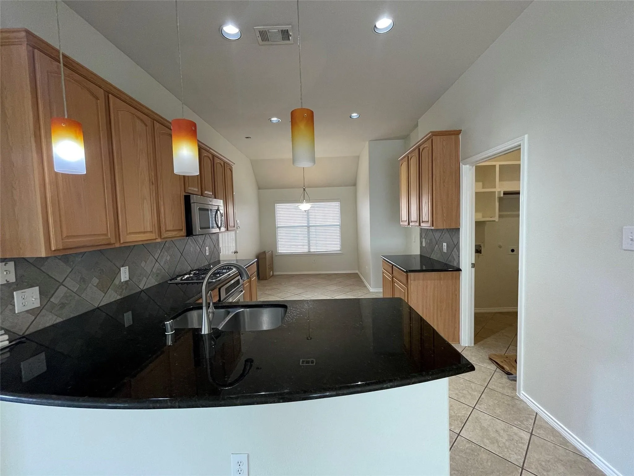 Single Family Residence For Rent in Collin County , 11920 Brownwood Drive, Frisco, Texas 75035, 3 Bedroom, 2 Bathroom, 2 Garage spaces, 1,895 Sqft, built in 2006, mls#21310064, Real Estate Agent in Frisco, Homes For Rent in Collin county, Homes For Rent in Frisco, Realtor in Frisco Texas, Real Estate Brokerage Independent Realty Texas, Luminita Cordes Realtor