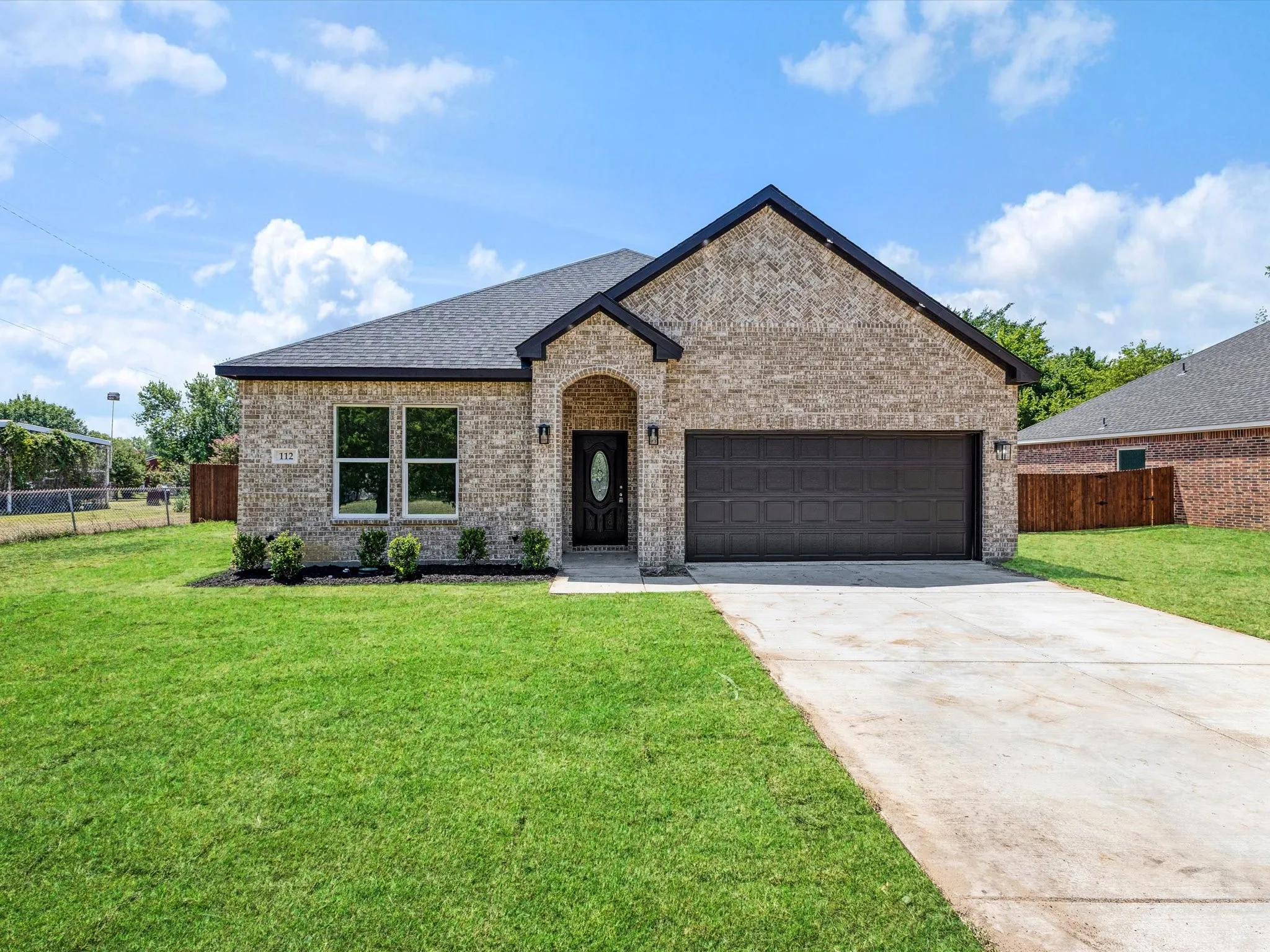 Single Family Residence For Sale in Kaufman County , 112 Miller Road, Kemp, Texas 75143, 4 Bedroom, 3 Bathroom, 2 Garage spaces, 1,942 Sqft, built in 2024, mls#21311757, Real Estate Agent in Kemp, Homes For Sale in Kaufman county, Homes For Sale in Kemp, Realtor in Kemp Texas, Real Estate Brokerage Independent Realty Texas, Luminita Cordes Realtor