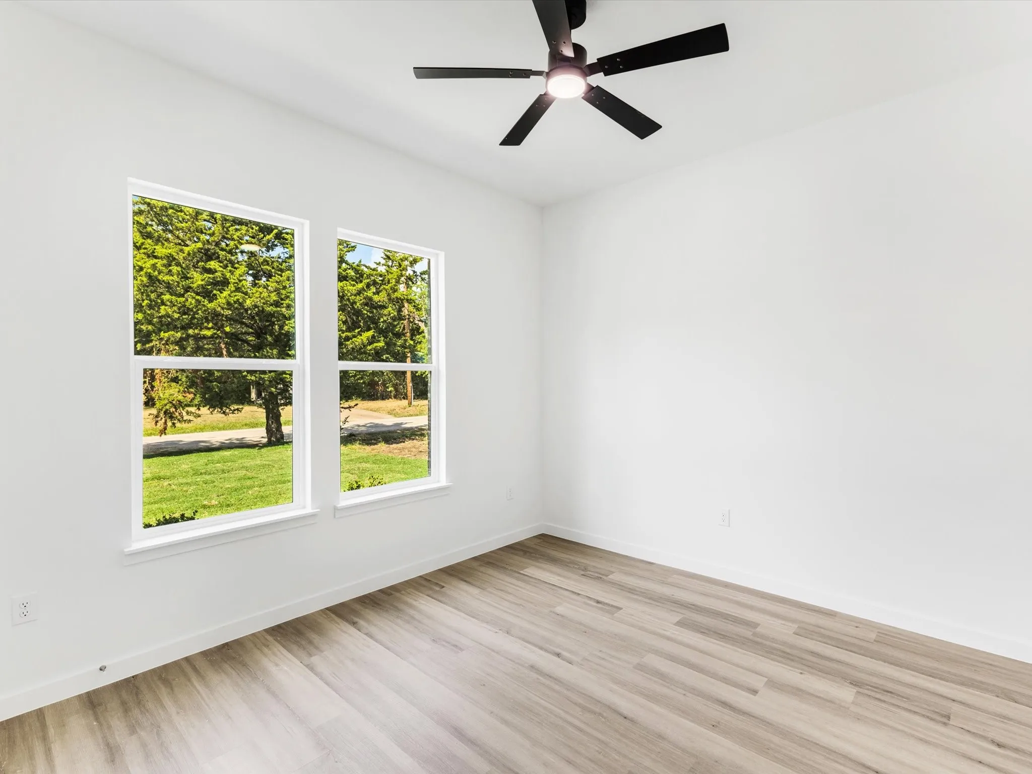 Single Family Residence For Sale in Kaufman County , 112 Miller Road, Kemp, Texas 75143, 4 Bedroom, 3 Bathroom, 2 Garage spaces, 1,942 Sqft, built in 2024, mls#21311757, Real Estate Agent in Kemp, Homes For Sale in Kaufman county, Homes For Sale in Kemp, Realtor in Kemp Texas, Real Estate Brokerage Independent Realty Texas, Luminita Cordes Realtor