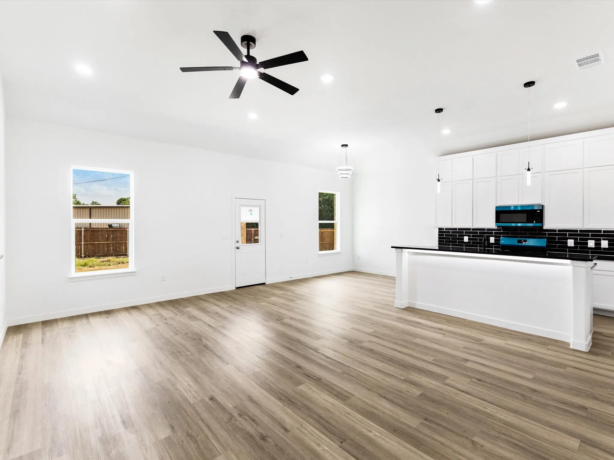 Single Family Residence For Sale in Kaufman County , 112 Miller Road, Kemp, Texas 75143, 4 Bedroom, 3 Bathroom, 2 Garage spaces, 1,942 Sqft, built in 2024, mls#21311757, Real Estate Agent in Kemp, Homes For Sale in Kaufman county, Homes For Sale in Kemp, Realtor in Kemp Texas, Real Estate Brokerage Independent Realty Texas, Luminita Cordes Realtor