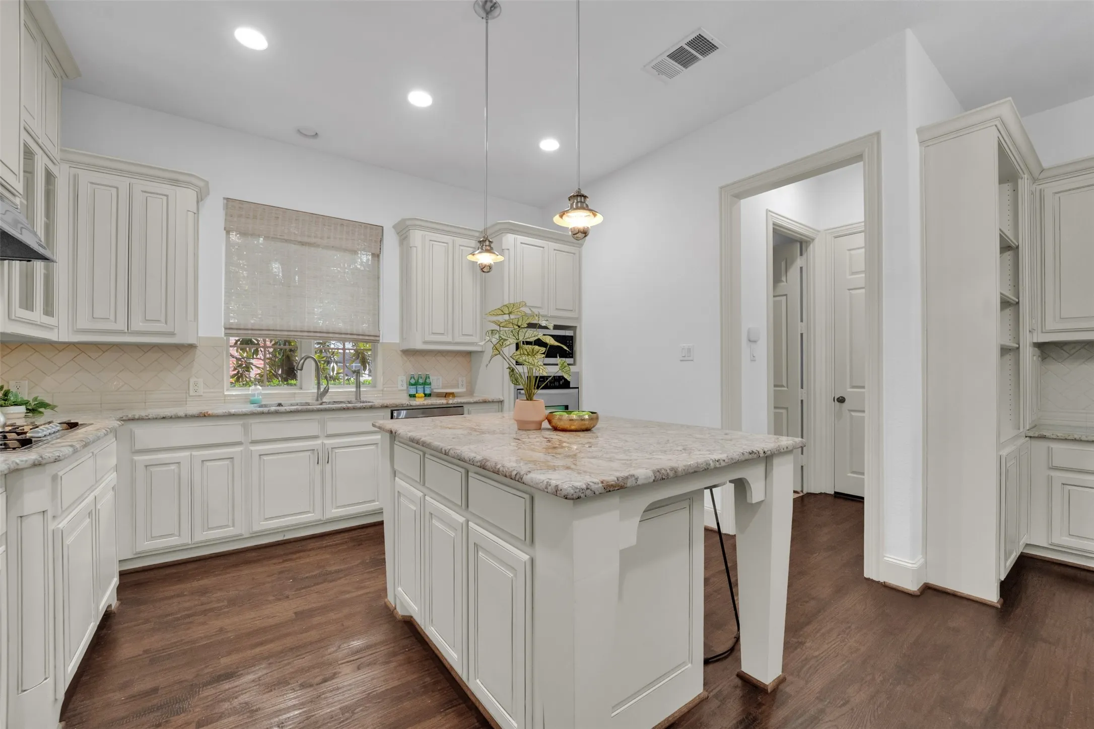 Single Family Residence For Sale in Collin County , 902 Greystone Drive, Allen, Texas 75013, 4 Bedroom, 4 Bathroom, 3 Garage spaces, 3,582 Sqft, built in 2008, mls#21312506, Real Estate Agent in Allen, Homes For Sale in Collin county, Homes For Sale in Allen, Realtor in Allen Texas, Real Estate Brokerage Independent Realty Texas, Luminita Cordes Realtor
