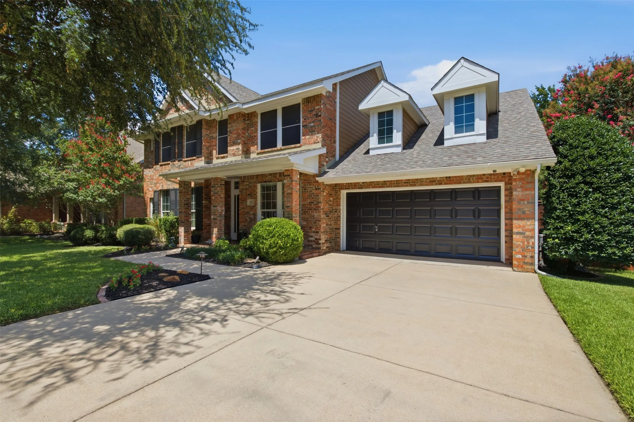 Welcome to the beautiful 952 Water Oak!