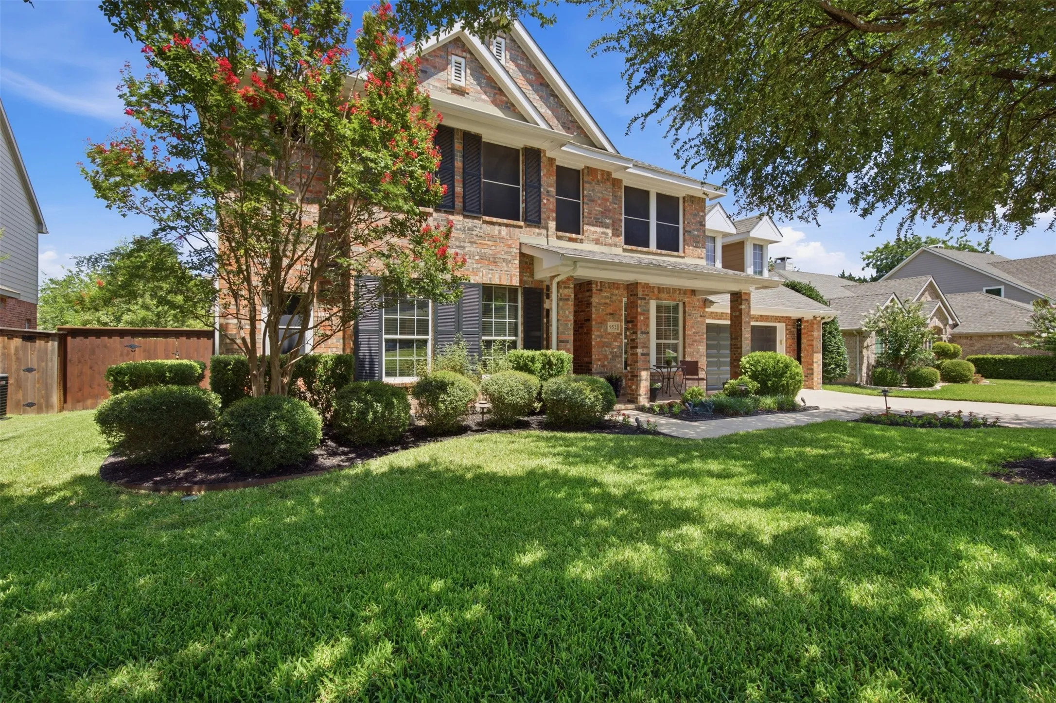 Single Family Residence For Sale in Tarrant County , 952 Water Oak Drive, Grapevine, Texas 76051, 4 Bedroom, 4 Bathroom, 2 Garage spaces, 3,145 Sqft, built in 2004, mls#21312467, Real Estate Agent in Grapevine, Homes For Sale in Tarrant county, Homes For Sale in Grapevine, Realtor in Grapevine Texas, Real Estate Brokerage Independent Realty Texas, Luminita Cordes Realtor