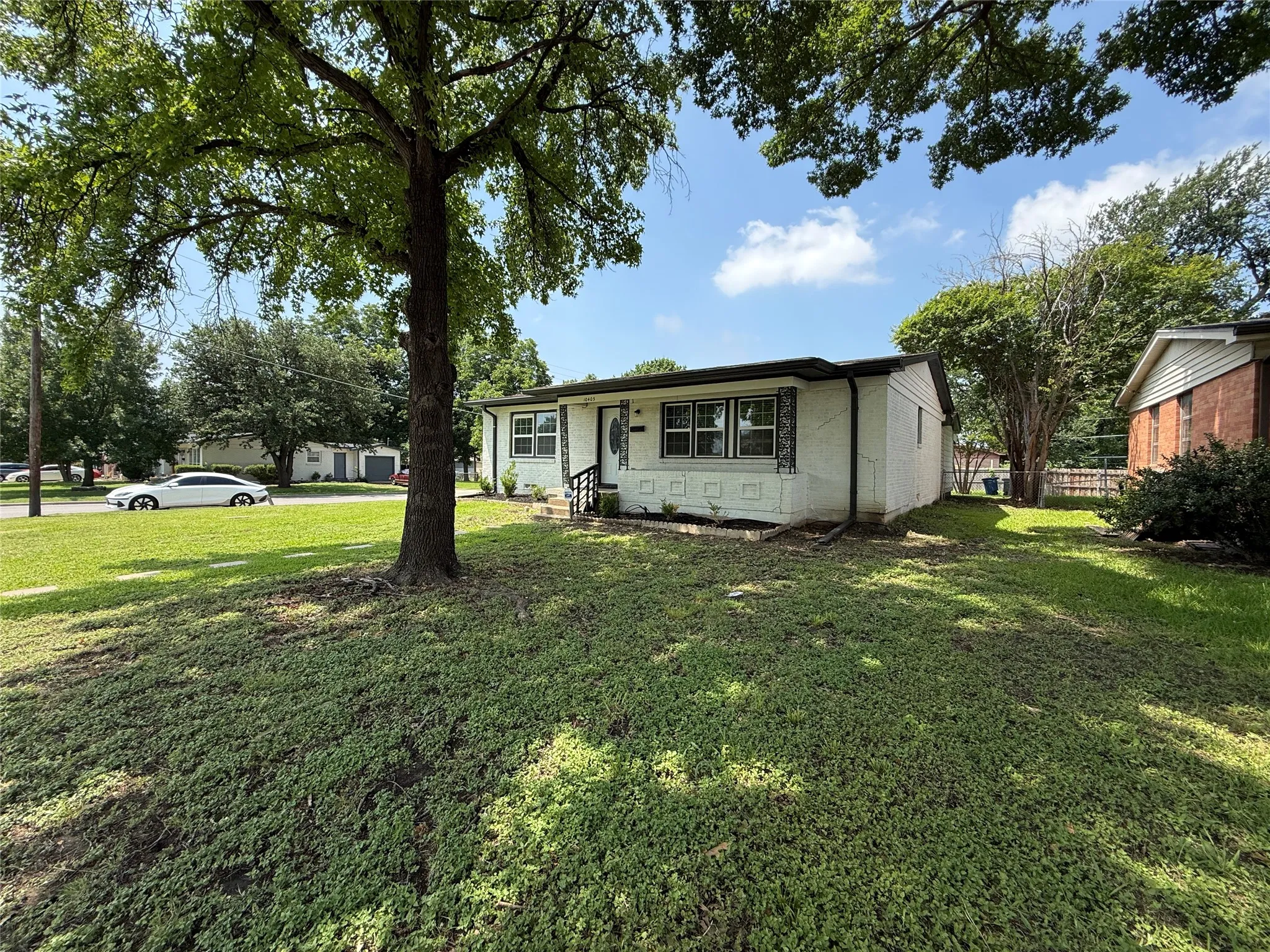 Single Family Residence For Rent in Dallas County , 10403 Sandra Lynn Drive, Dallas, Texas 75228, 3 Bedroom, 2 Bathroom, Garage spaces, 1,492 Sqft, built in 1955, mls#21312596, Real Estate Agent in Dallas, Homes For Rent in Dallas county, Homes For Rent in Dallas, Realtor in Dallas Texas, Real Estate Brokerage Independent Realty Texas, Luminita Cordes Realtor