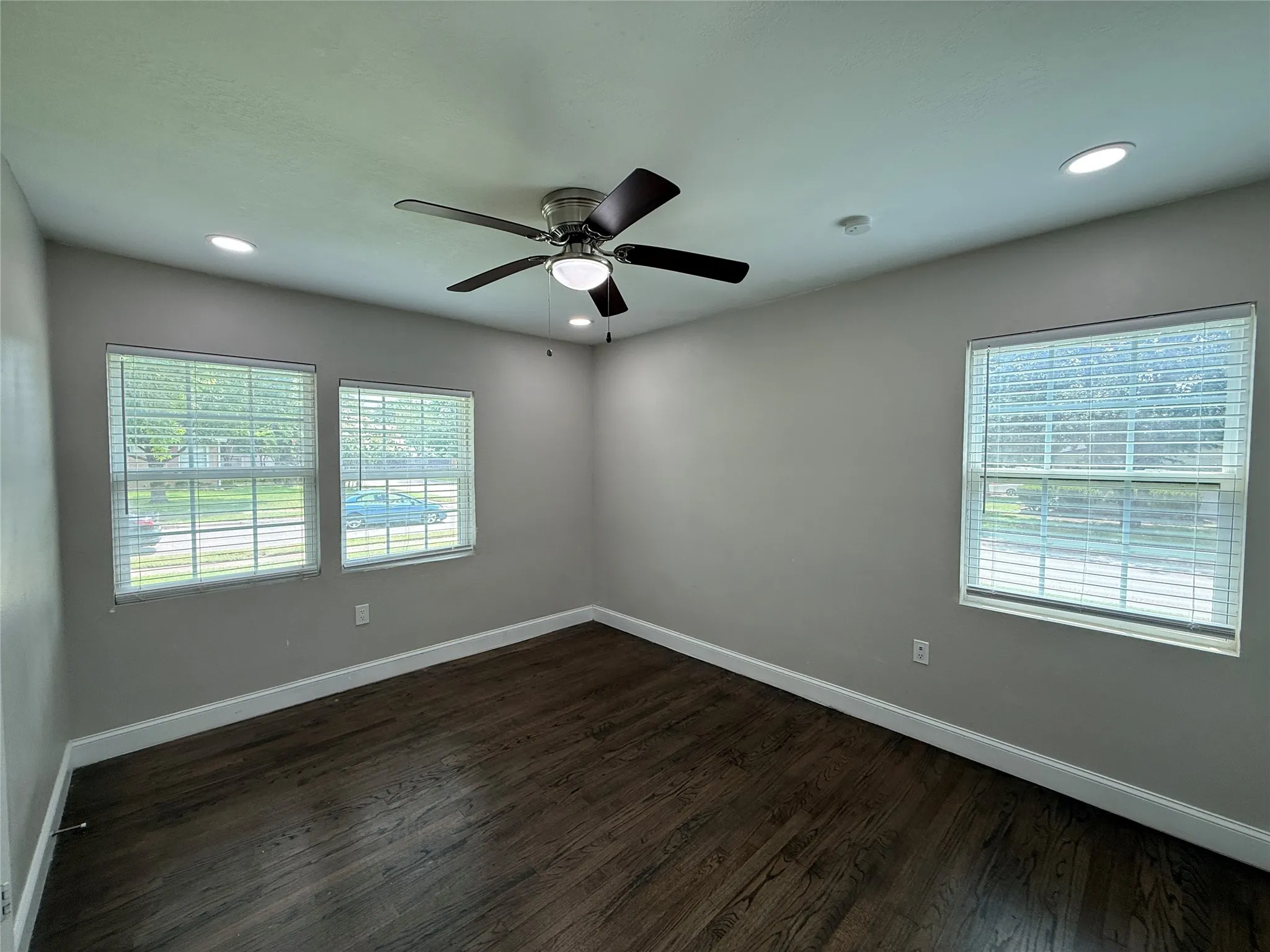 Single Family Residence For Rent in Dallas County , 10403 Sandra Lynn Drive, Dallas, Texas 75228, 3 Bedroom, 2 Bathroom, Garage spaces, 1,492 Sqft, built in 1955, mls#21312596, Real Estate Agent in Dallas, Homes For Rent in Dallas county, Homes For Rent in Dallas, Realtor in Dallas Texas, Real Estate Brokerage Independent Realty Texas, Luminita Cordes Realtor