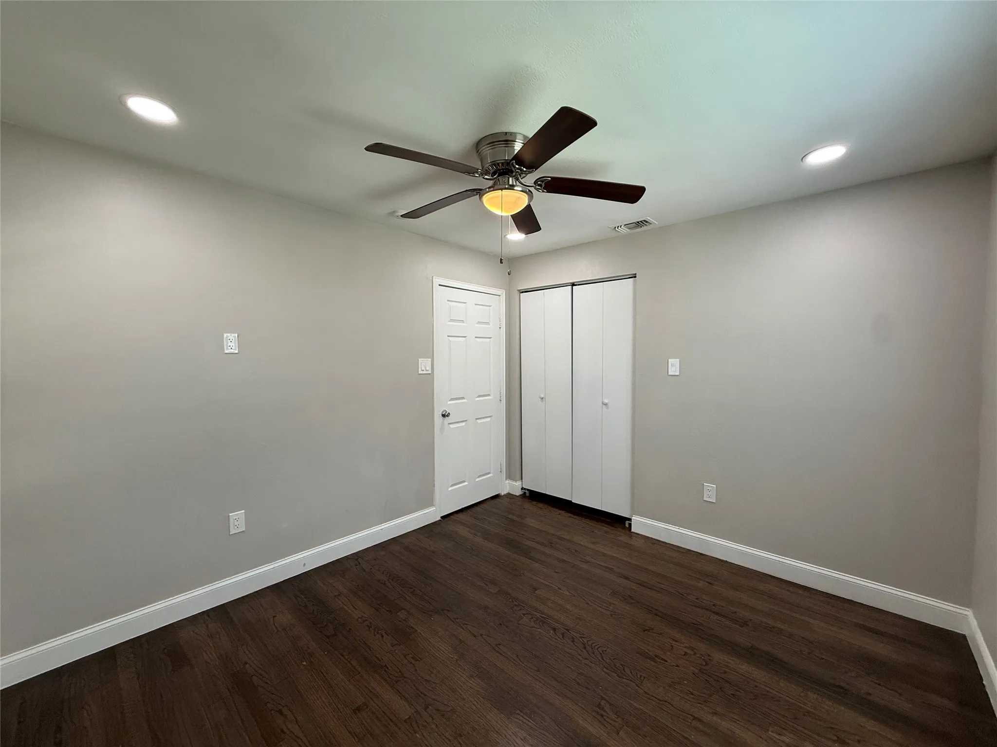 Single Family Residence For Rent in Dallas County , 10403 Sandra Lynn Drive, Dallas, Texas 75228, 3 Bedroom, 2 Bathroom, Garage spaces, 1,492 Sqft, built in 1955, mls#21312596, Real Estate Agent in Dallas, Homes For Rent in Dallas county, Homes For Rent in Dallas, Realtor in Dallas Texas, Real Estate Brokerage Independent Realty Texas, Luminita Cordes Realtor