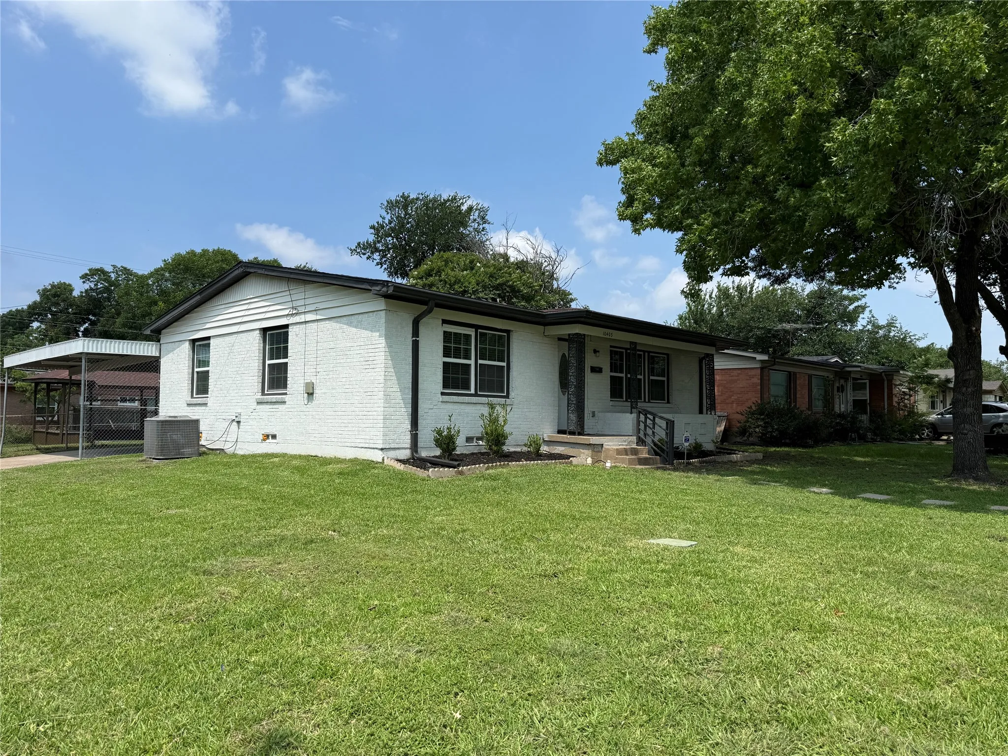 Single Family Residence For Rent in Dallas County , 10403 Sandra Lynn Drive, Dallas, Texas 75228, 3 Bedroom, 2 Bathroom, Garage spaces, 1,492 Sqft, built in 1955, mls#21312596, Real Estate Agent in Dallas, Homes For Rent in Dallas county, Homes For Rent in Dallas, Realtor in Dallas Texas, Real Estate Brokerage Independent Realty Texas, Luminita Cordes Realtor