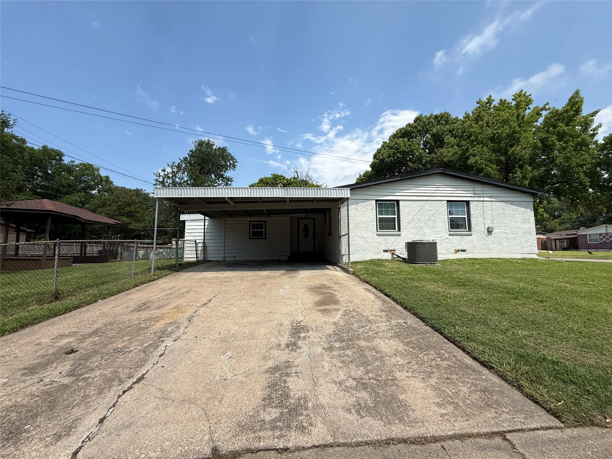 Single Family Residence For Rent in Dallas County , 10403 Sandra Lynn Drive, Dallas, Texas 75228, 3 Bedroom, 2 Bathroom, Garage spaces, 1,492 Sqft, built in 1955, mls#21312596, Real Estate Agent in Dallas, Homes For Rent in Dallas county, Homes For Rent in Dallas, Realtor in Dallas Texas, Real Estate Brokerage Independent Realty Texas, Luminita Cordes Realtor