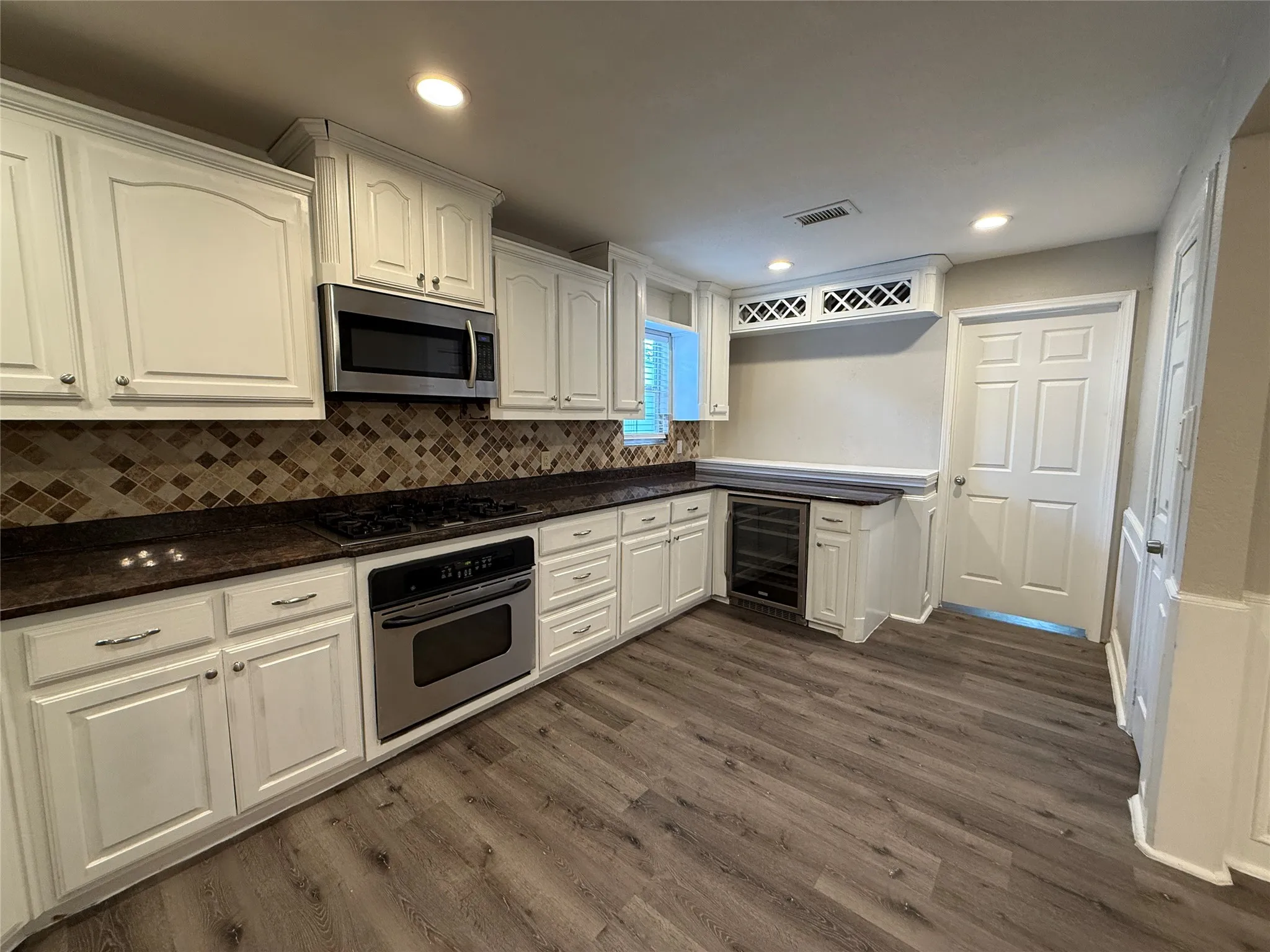 Single Family Residence For Rent in Dallas County , 10403 Sandra Lynn Drive, Dallas, Texas 75228, 3 Bedroom, 2 Bathroom, Garage spaces, 1,492 Sqft, built in 1955, mls#21312596, Real Estate Agent in Dallas, Homes For Rent in Dallas county, Homes For Rent in Dallas, Realtor in Dallas Texas, Real Estate Brokerage Independent Realty Texas, Luminita Cordes Realtor