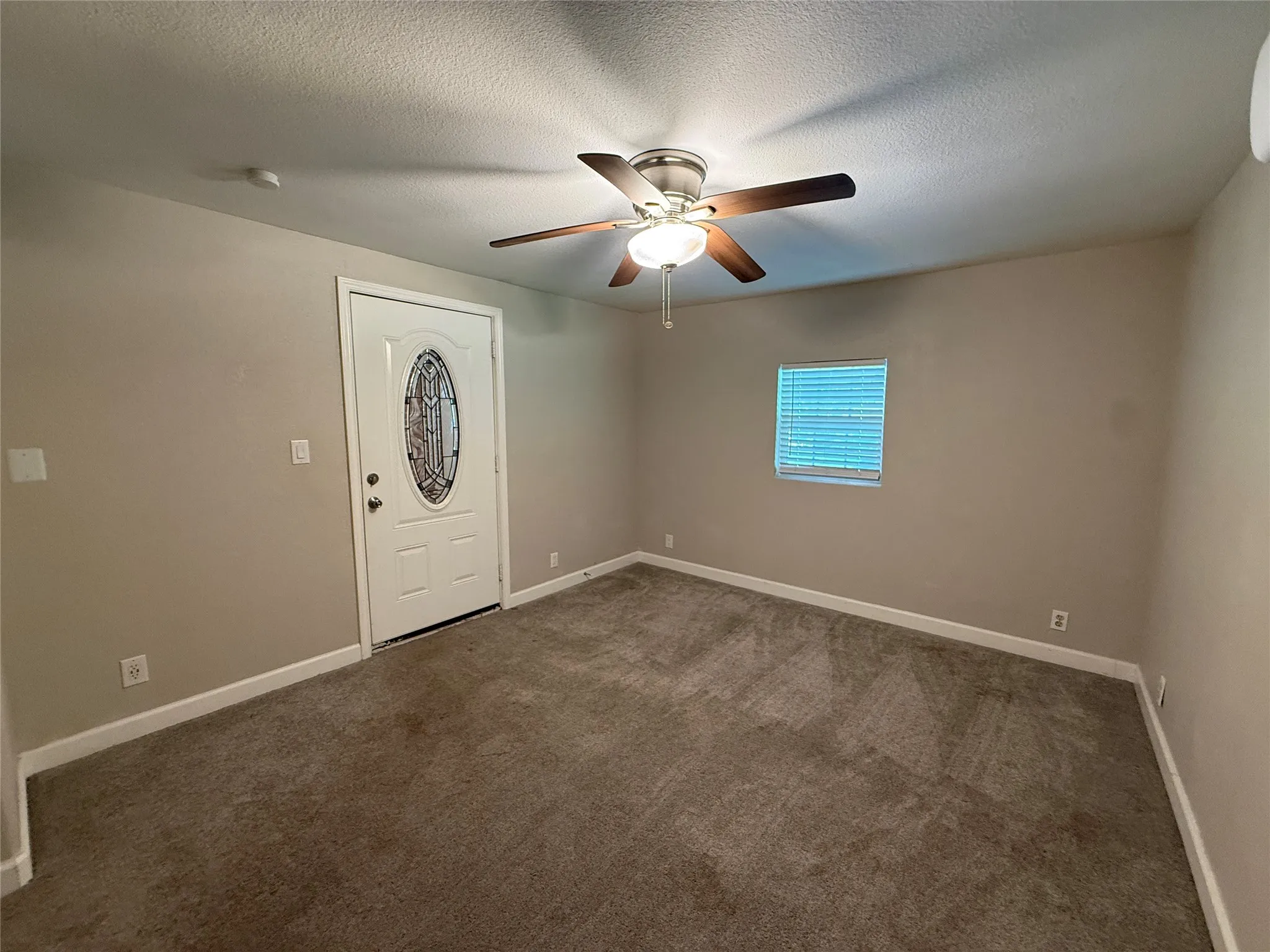 Single Family Residence For Rent in Dallas County , 10403 Sandra Lynn Drive, Dallas, Texas 75228, 3 Bedroom, 2 Bathroom, Garage spaces, 1,492 Sqft, built in 1955, mls#21312596, Real Estate Agent in Dallas, Homes For Rent in Dallas county, Homes For Rent in Dallas, Realtor in Dallas Texas, Real Estate Brokerage Independent Realty Texas, Luminita Cordes Realtor