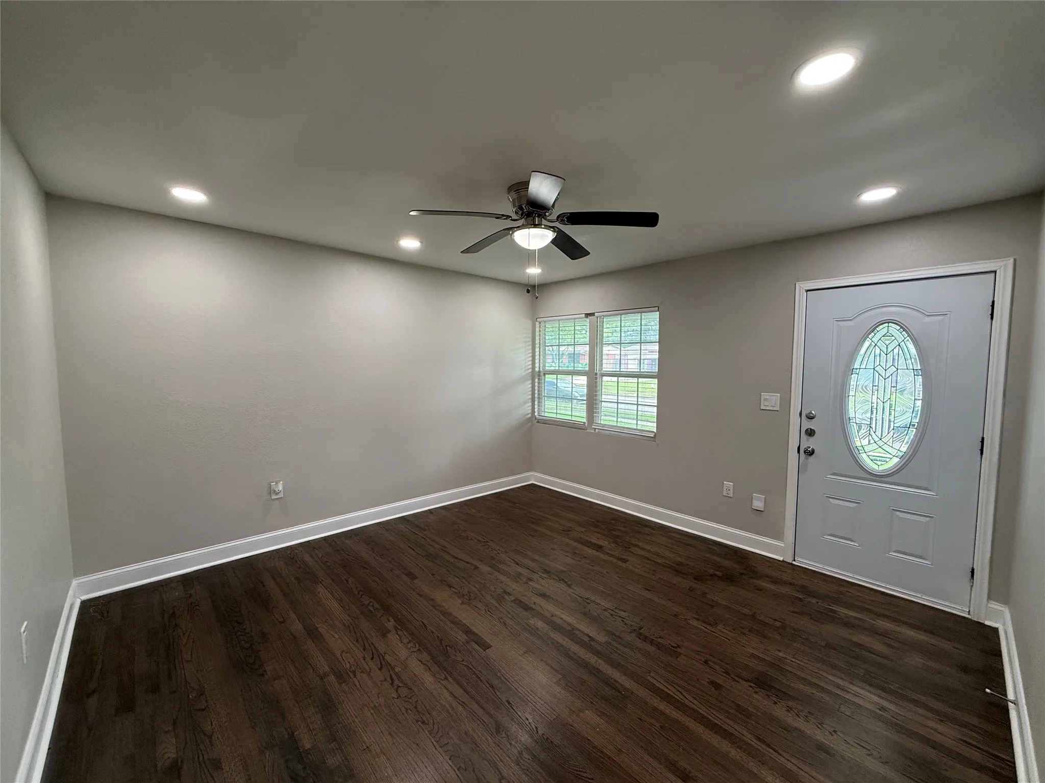 Single Family Residence For Rent in Dallas County , 10403 Sandra Lynn Drive, Dallas, Texas 75228, 3 Bedroom, 2 Bathroom, Garage spaces, 1,492 Sqft, built in 1955, mls#21312596, Real Estate Agent in Dallas, Homes For Rent in Dallas county, Homes For Rent in Dallas, Realtor in Dallas Texas, Real Estate Brokerage Independent Realty Texas, Luminita Cordes Realtor