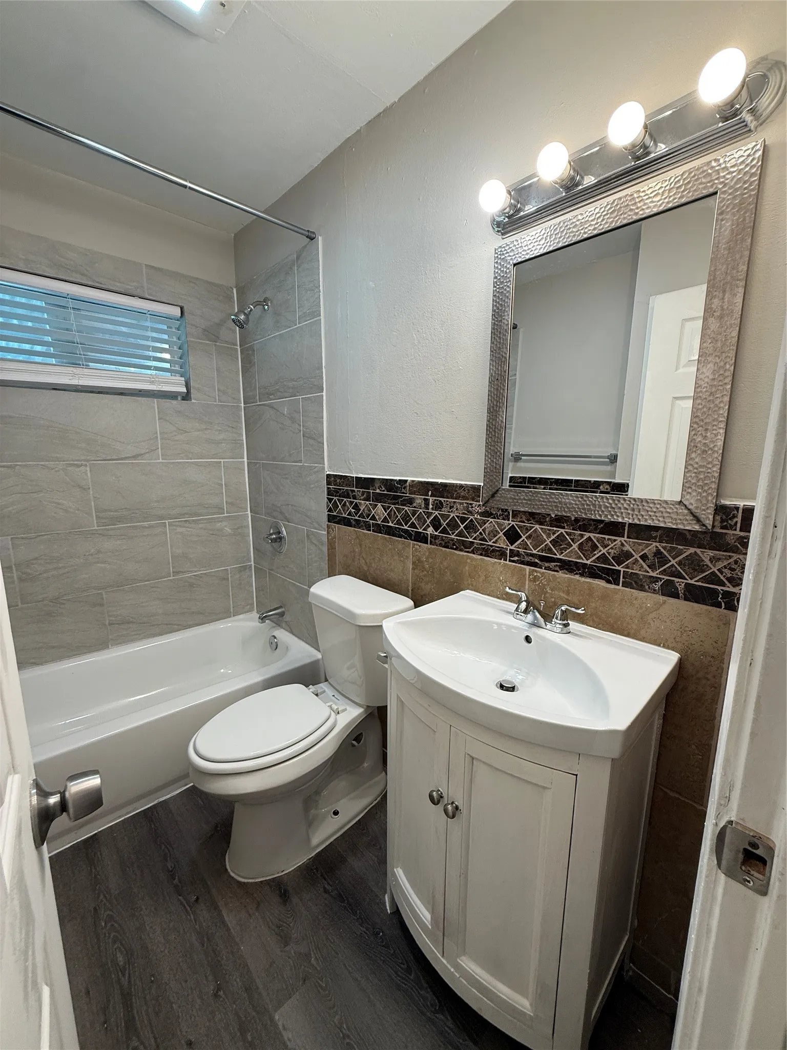Single Family Residence For Rent in Dallas County , 10403 Sandra Lynn Drive, Dallas, Texas 75228, 3 Bedroom, 2 Bathroom, Garage spaces, 1,492 Sqft, built in 1955, mls#21312596, Real Estate Agent in Dallas, Homes For Rent in Dallas county, Homes For Rent in Dallas, Realtor in Dallas Texas, Real Estate Brokerage Independent Realty Texas, Luminita Cordes Realtor