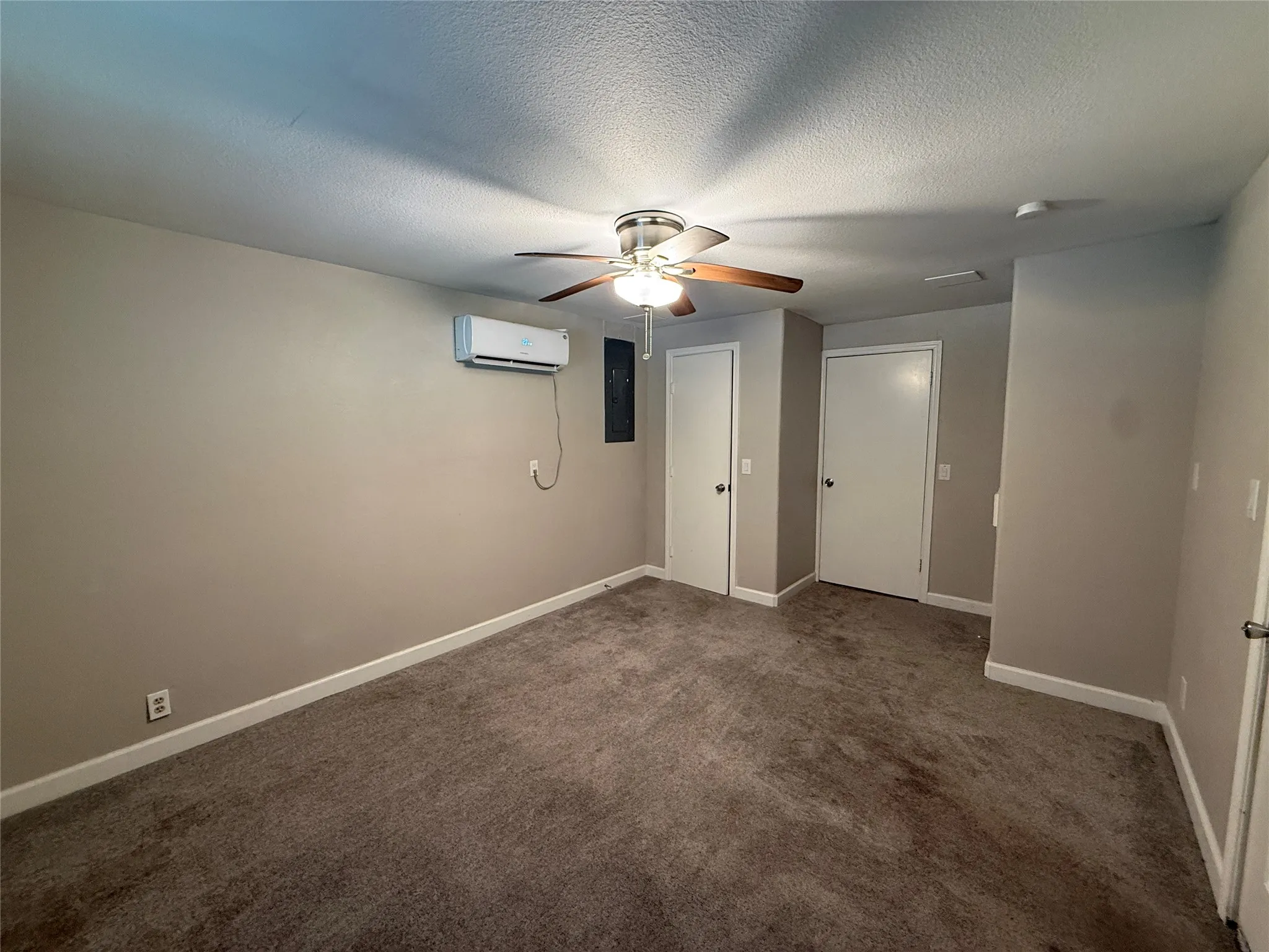 Single Family Residence For Rent in Dallas County , 10403 Sandra Lynn Drive, Dallas, Texas 75228, 3 Bedroom, 2 Bathroom, Garage spaces, 1,492 Sqft, built in 1955, mls#21312596, Real Estate Agent in Dallas, Homes For Rent in Dallas county, Homes For Rent in Dallas, Realtor in Dallas Texas, Real Estate Brokerage Independent Realty Texas, Luminita Cordes Realtor