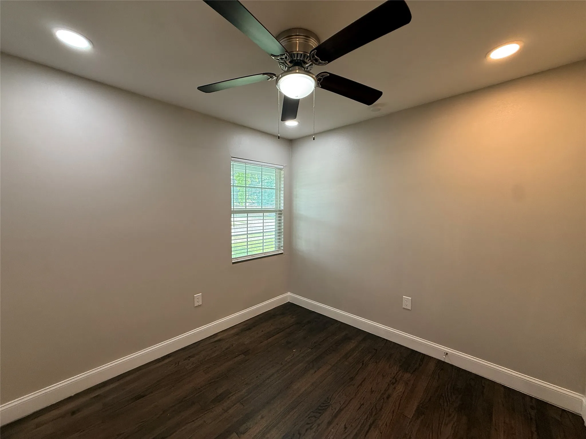 Single Family Residence For Rent in Dallas County , 10403 Sandra Lynn Drive, Dallas, Texas 75228, 3 Bedroom, 2 Bathroom, Garage spaces, 1,492 Sqft, built in 1955, mls#21312596, Real Estate Agent in Dallas, Homes For Rent in Dallas county, Homes For Rent in Dallas, Realtor in Dallas Texas, Real Estate Brokerage Independent Realty Texas, Luminita Cordes Realtor