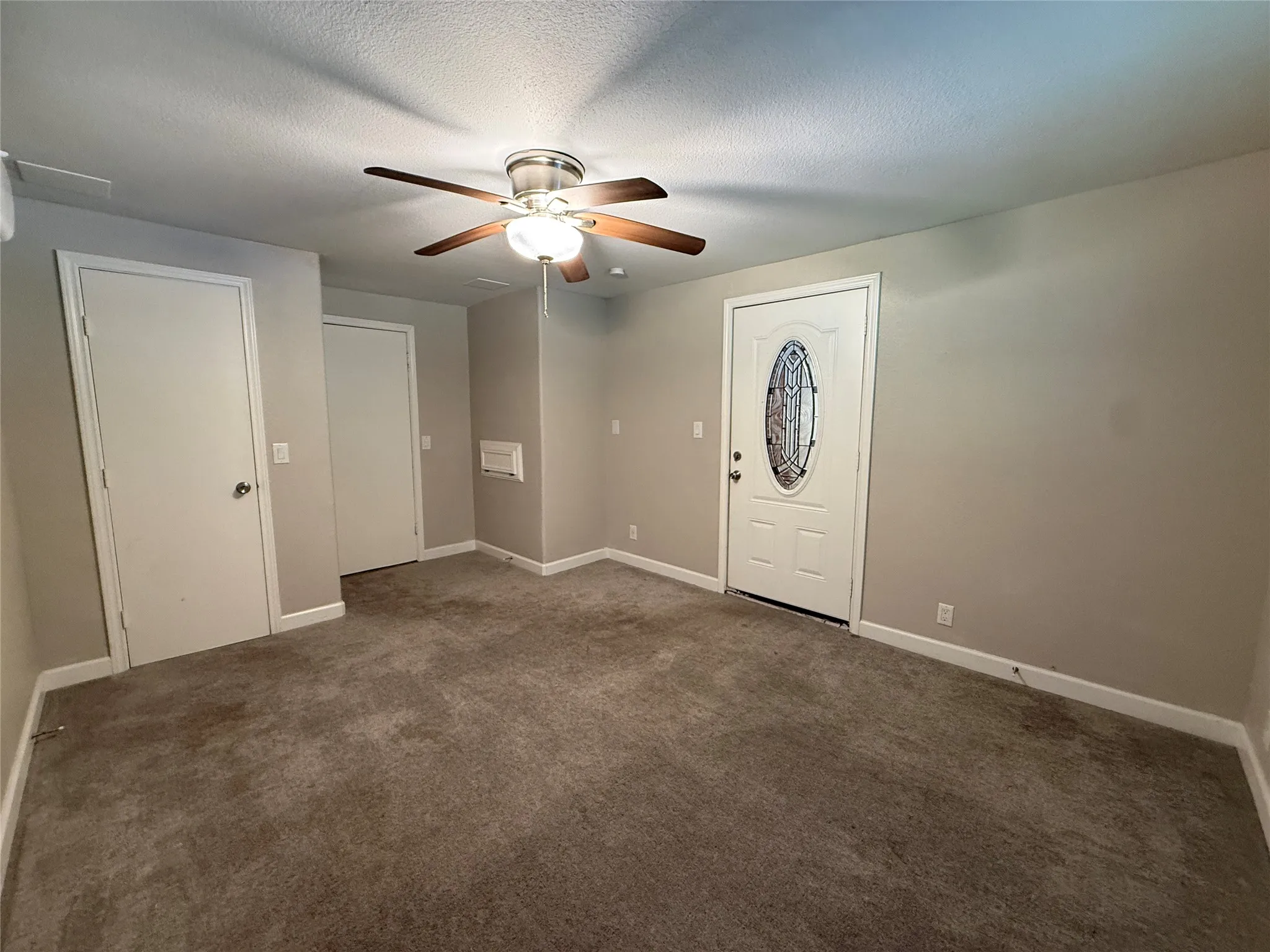 Single Family Residence For Rent in Dallas County , 10403 Sandra Lynn Drive, Dallas, Texas 75228, 3 Bedroom, 2 Bathroom, Garage spaces, 1,492 Sqft, built in 1955, mls#21312596, Real Estate Agent in Dallas, Homes For Rent in Dallas county, Homes For Rent in Dallas, Realtor in Dallas Texas, Real Estate Brokerage Independent Realty Texas, Luminita Cordes Realtor