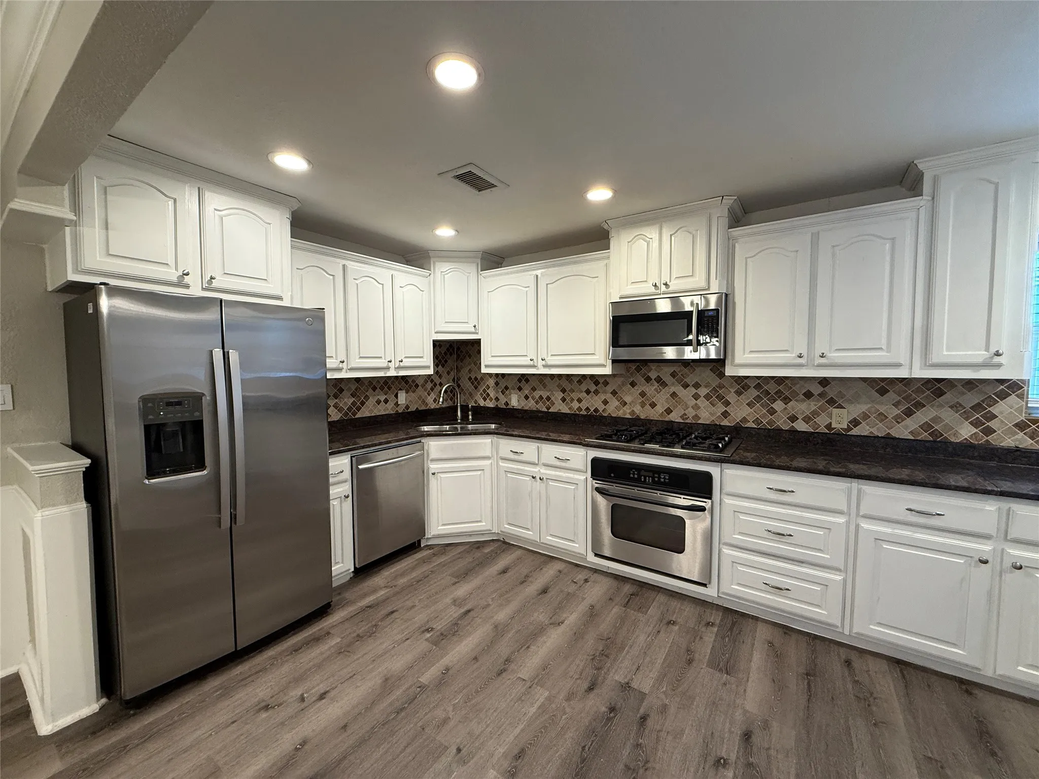 Single Family Residence For Rent in Dallas County , 10403 Sandra Lynn Drive, Dallas, Texas 75228, 3 Bedroom, 2 Bathroom, Garage spaces, 1,492 Sqft, built in 1955, mls#21312596, Real Estate Agent in Dallas, Homes For Rent in Dallas county, Homes For Rent in Dallas, Realtor in Dallas Texas, Real Estate Brokerage Independent Realty Texas, Luminita Cordes Realtor