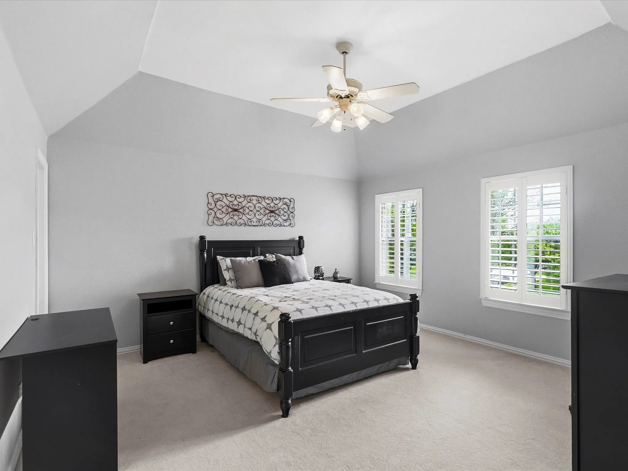 Single Family Residence For Sale in Denton County , 5213 Balmoral Lane, Flower Mound, Texas 75028, 4 Bedroom, 4 Bathroom, 3 Garage spaces, 4,192 Sqft, built in 1999, mls#21311151, Real Estate Agent in Flower Mound, Homes For Sale in Denton county, Homes For Sale in Flower Mound, Realtor in Flower Mound Texas, Real Estate Brokerage Independent Realty Texas, Luminita Cordes Realtor