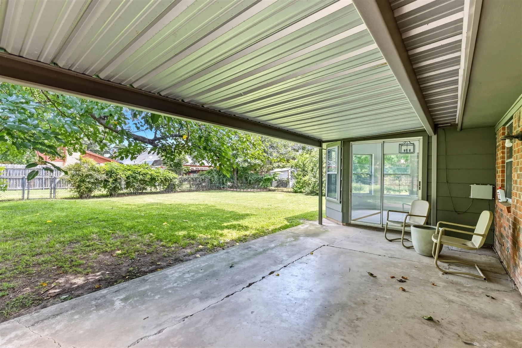 Single Family Residence For Sale in Brown County , 2403 Monticello Street, Brownwood, Texas 76801, 3 Bedroom, 2 Bathroom, 2 Garage spaces, 1,485 Sqft, built in 1972, mls#21312566, Real Estate Agent in Brownwood, Homes For Sale in Brown county, Homes For Sale in Brownwood, Realtor in Brownwood Texas, Real Estate Brokerage Independent Realty Texas, Luminita Cordes Realtor