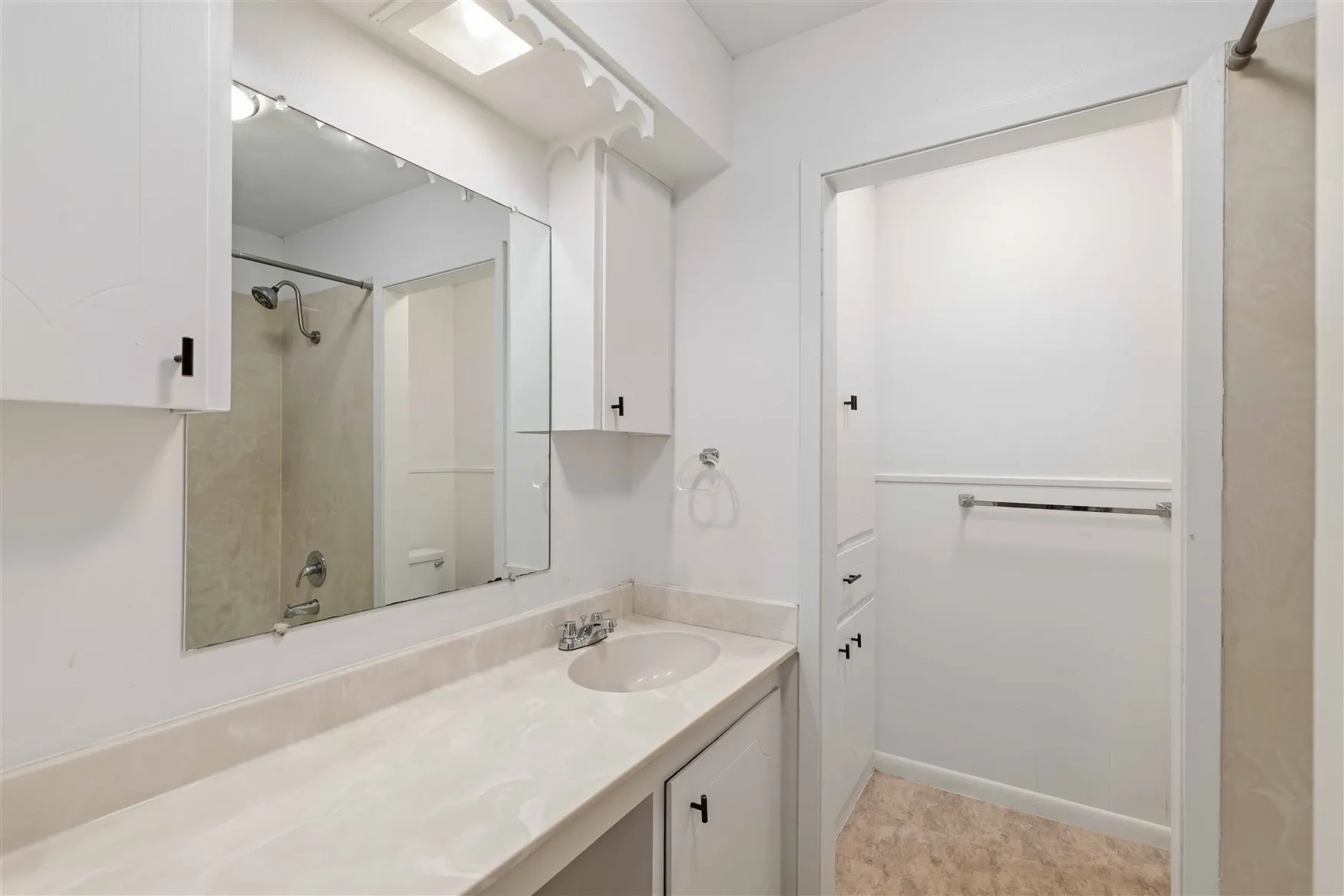 Single Family Residence For Sale in Brown County , 2403 Monticello Street, Brownwood, Texas 76801, 3 Bedroom, 2 Bathroom, 2 Garage spaces, 1,485 Sqft, built in 1972, mls#21312566, Real Estate Agent in Brownwood, Homes For Sale in Brown county, Homes For Sale in Brownwood, Realtor in Brownwood Texas, Real Estate Brokerage Independent Realty Texas, Luminita Cordes Realtor