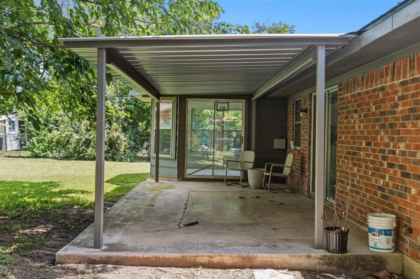 Single Family Residence For Sale in Brown County , 2403 Monticello Street, Brownwood, Texas 76801, 3 Bedroom, 2 Bathroom, 2 Garage spaces, 1,485 Sqft, built in 1972, mls#21312566, Real Estate Agent in Brownwood, Homes For Sale in Brown county, Homes For Sale in Brownwood, Realtor in Brownwood Texas, Real Estate Brokerage Independent Realty Texas, Luminita Cordes Realtor