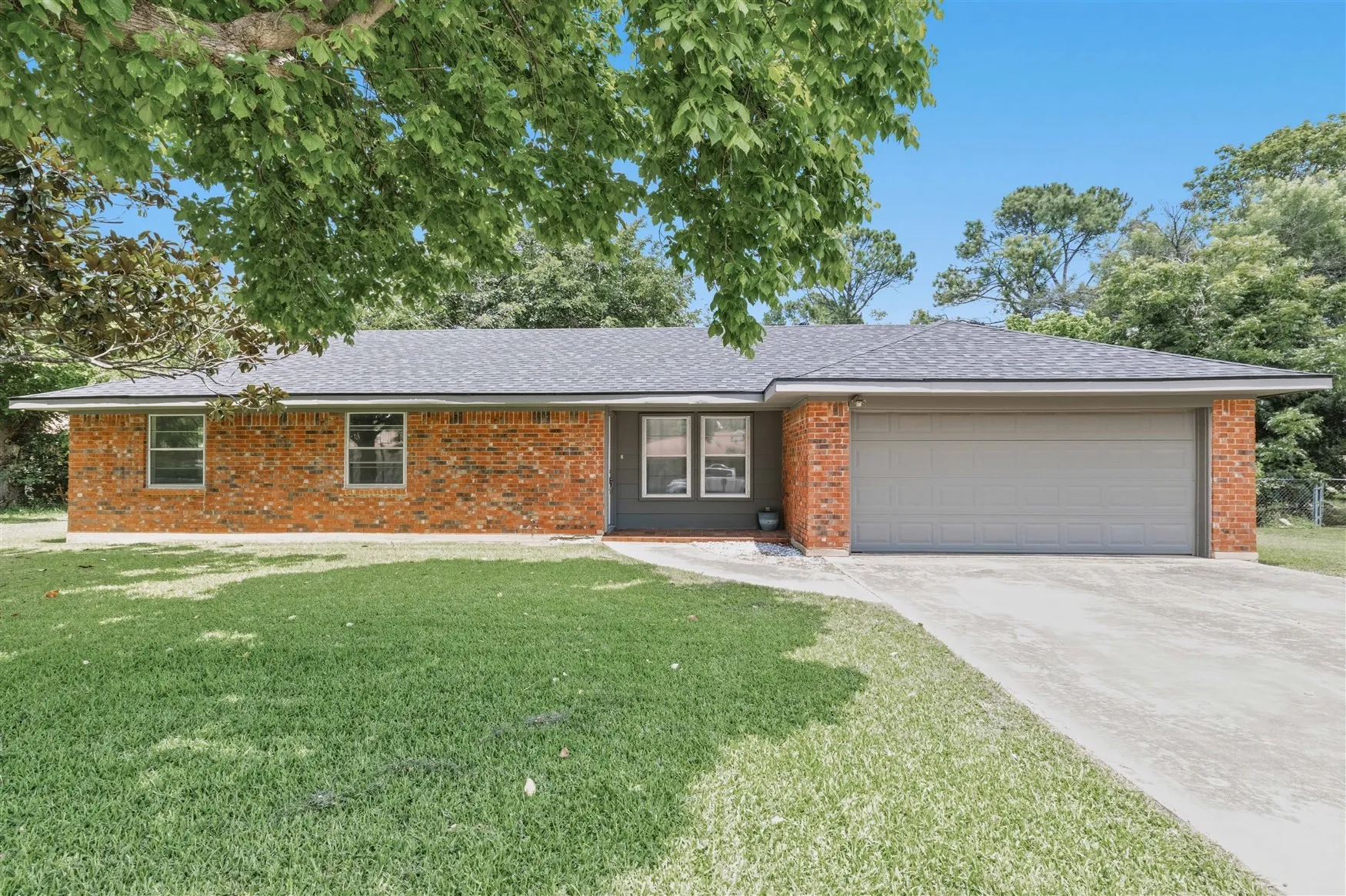 Single Family Residence For Sale in Brown County , 2403 Monticello Street, Brownwood, Texas 76801, 3 Bedroom, 2 Bathroom, 2 Garage spaces, 1,485 Sqft, built in 1972, mls#21312566, Real Estate Agent in Brownwood, Homes For Sale in Brown county, Homes For Sale in Brownwood, Realtor in Brownwood Texas, Real Estate Brokerage Independent Realty Texas, Luminita Cordes Realtor