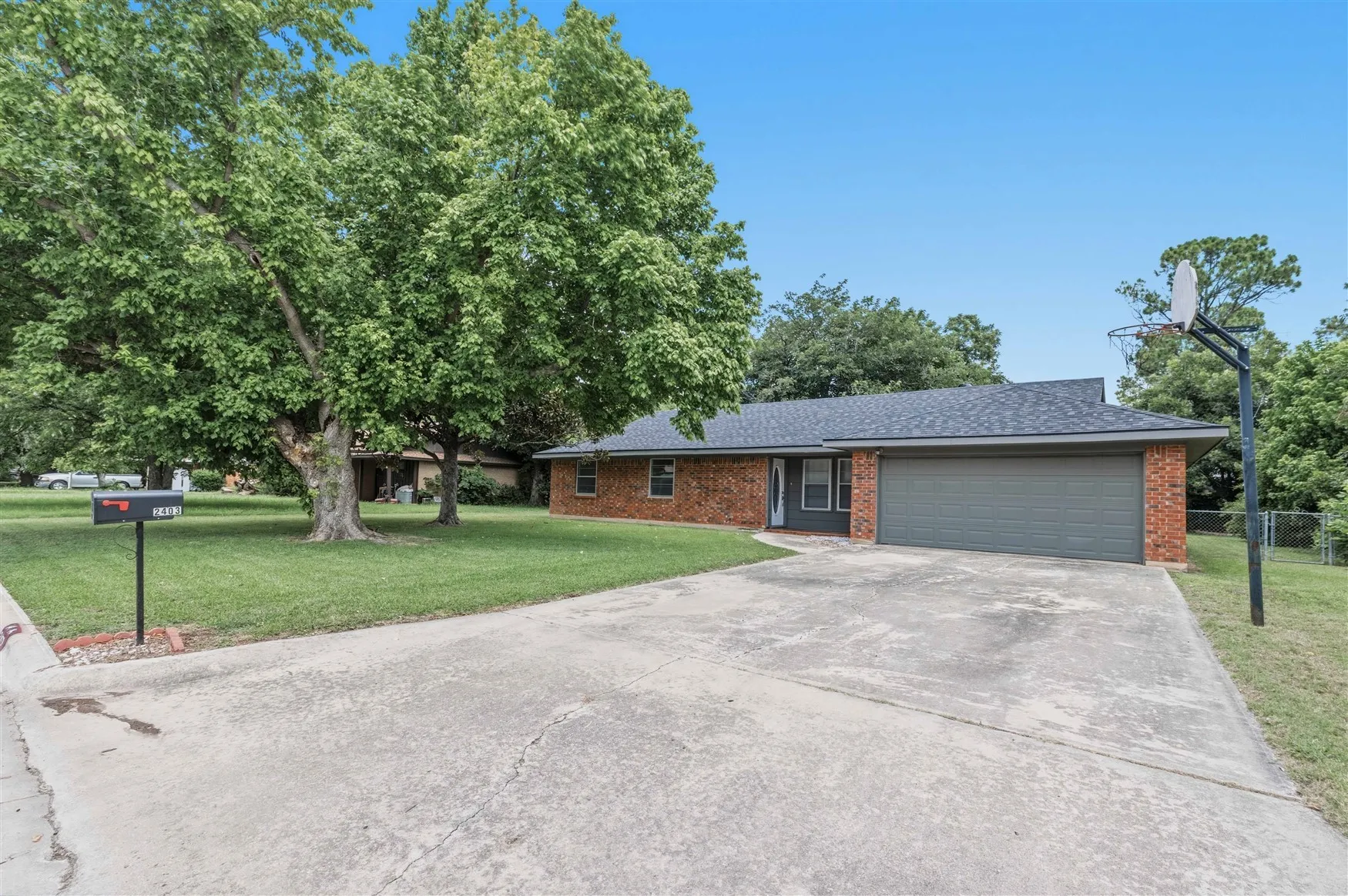 Single Family Residence For Sale in Brown County , 2403 Monticello Street, Brownwood, Texas 76801, 3 Bedroom, 2 Bathroom, 2 Garage spaces, 1,485 Sqft, built in 1972, mls#21312566, Real Estate Agent in Brownwood, Homes For Sale in Brown county, Homes For Sale in Brownwood, Realtor in Brownwood Texas, Real Estate Brokerage Independent Realty Texas, Luminita Cordes Realtor