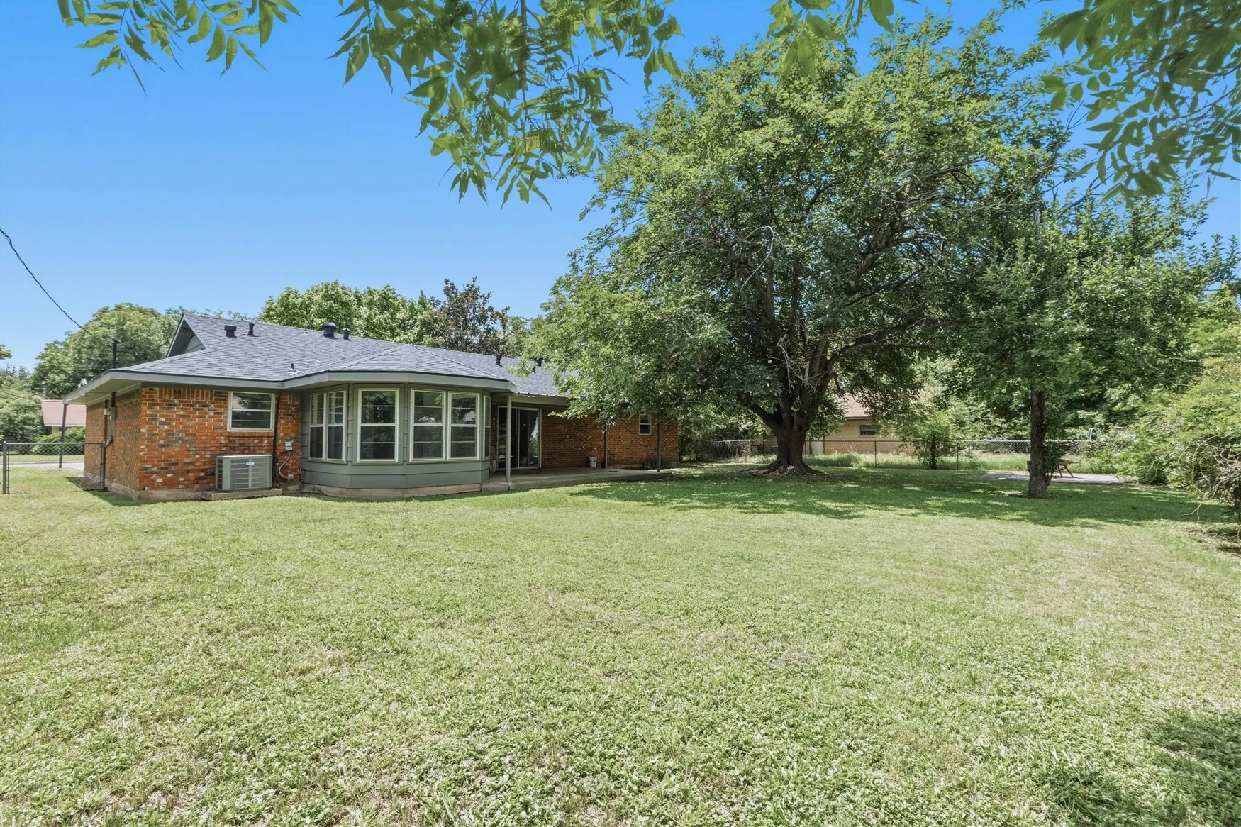 Single Family Residence For Sale in Brown County , 2403 Monticello Street, Brownwood, Texas 76801, 3 Bedroom, 2 Bathroom, 2 Garage spaces, 1,485 Sqft, built in 1972, mls#21312566, Real Estate Agent in Brownwood, Homes For Sale in Brown county, Homes For Sale in Brownwood, Realtor in Brownwood Texas, Real Estate Brokerage Independent Realty Texas, Luminita Cordes Realtor