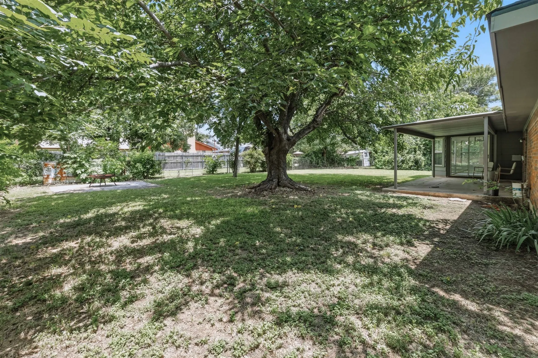 Single Family Residence For Sale in Brown County , 2403 Monticello Street, Brownwood, Texas 76801, 3 Bedroom, 2 Bathroom, 2 Garage spaces, 1,485 Sqft, built in 1972, mls#21312566, Real Estate Agent in Brownwood, Homes For Sale in Brown county, Homes For Sale in Brownwood, Realtor in Brownwood Texas, Real Estate Brokerage Independent Realty Texas, Luminita Cordes Realtor