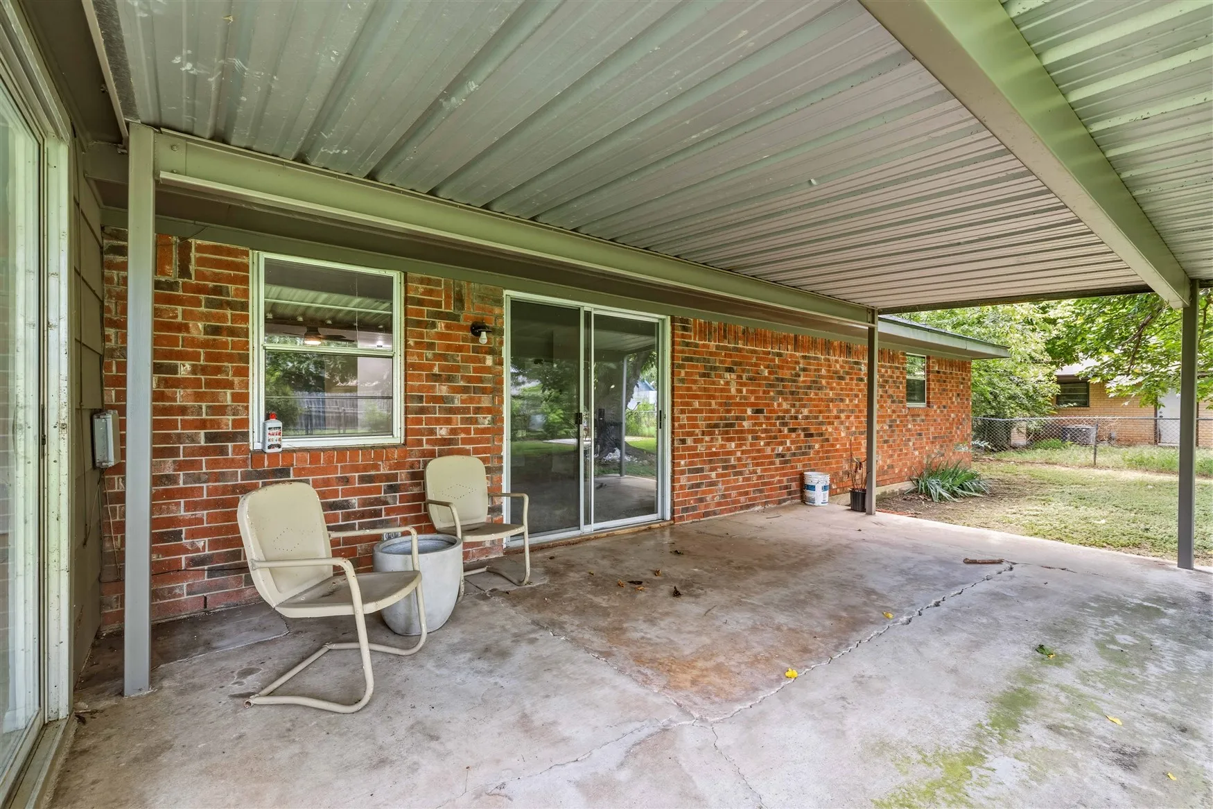 Single Family Residence For Sale in Brown County , 2403 Monticello Street, Brownwood, Texas 76801, 3 Bedroom, 2 Bathroom, 2 Garage spaces, 1,485 Sqft, built in 1972, mls#21312566, Real Estate Agent in Brownwood, Homes For Sale in Brown county, Homes For Sale in Brownwood, Realtor in Brownwood Texas, Real Estate Brokerage Independent Realty Texas, Luminita Cordes Realtor