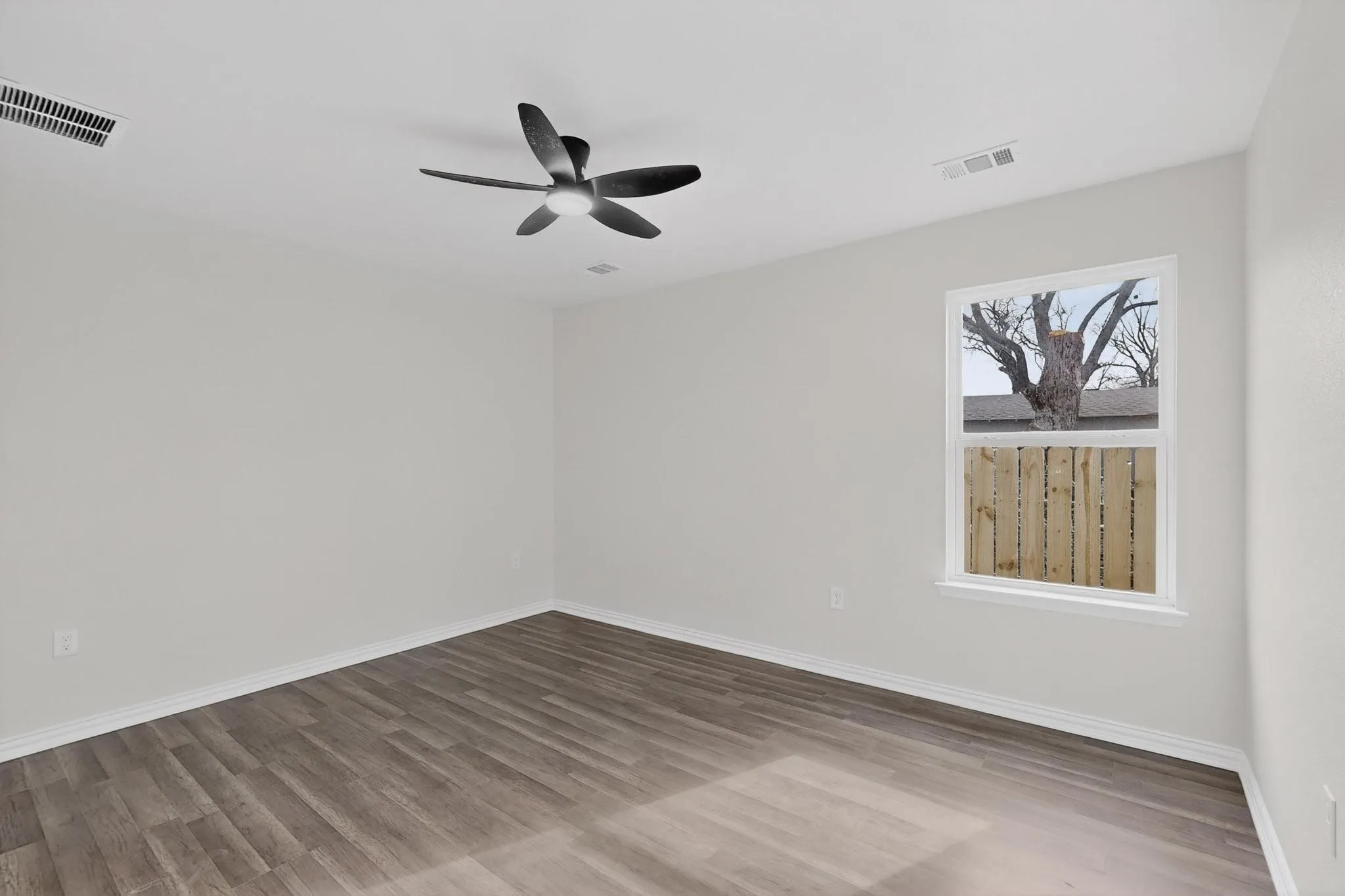 Single Family Residence For Sale in Dallas County , 1541 Caldwell Street, Dallas, Texas 75223, 4 Bedroom, 2 Bathroom, Garage spaces, 1,303 Sqft, built in 2025, mls#21312608, Real Estate Agent in Dallas, Homes For Sale in Dallas county, Homes For Sale in Dallas, Realtor in Dallas Texas, Real Estate Brokerage Independent Realty Texas, Luminita Cordes Realtor